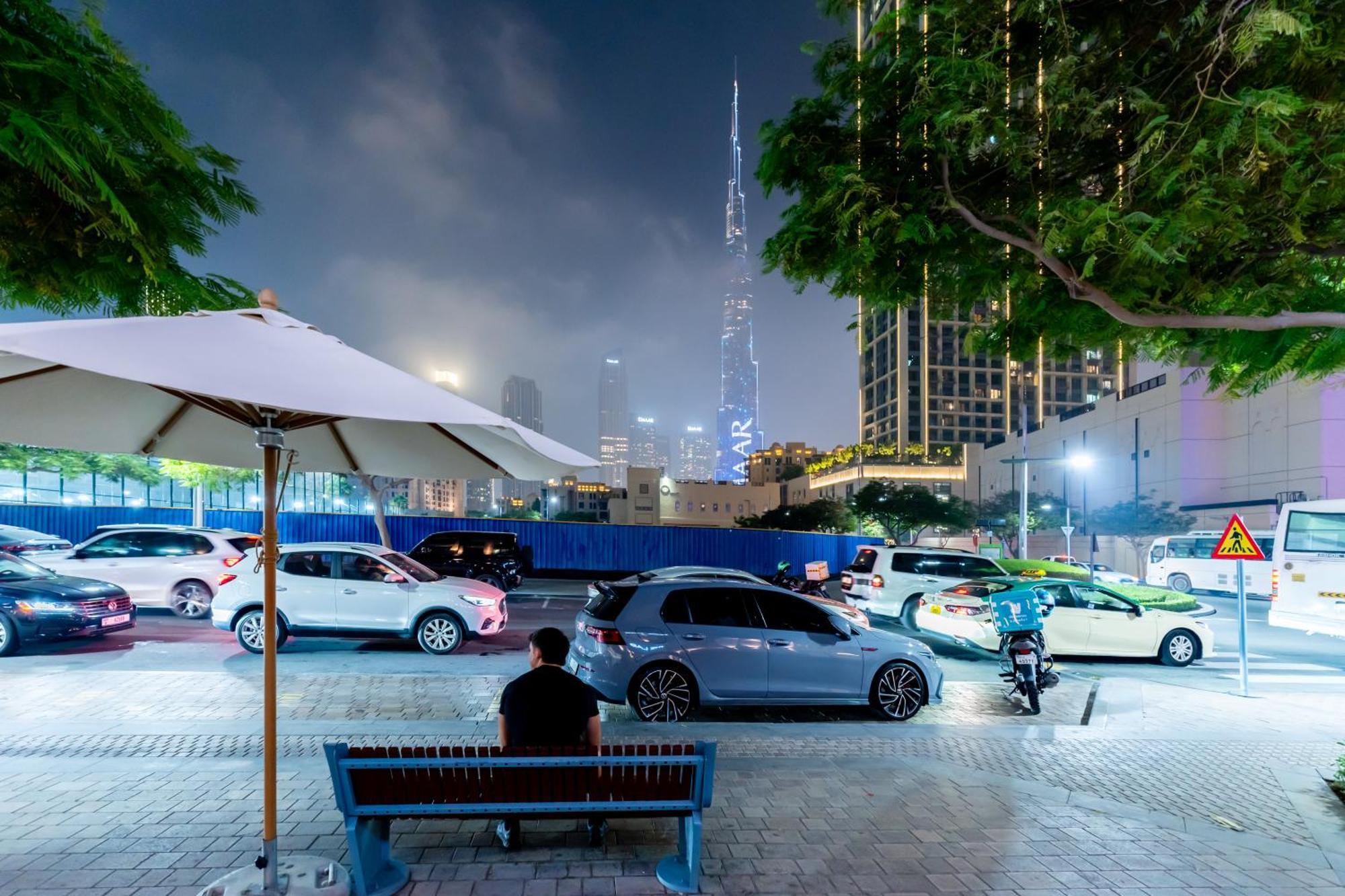 Stylish 1 Bedroom - Burj Khalifa View- 5Mn Walk To Dubai Mall-Apartment In Burj Views Tower Apartment *