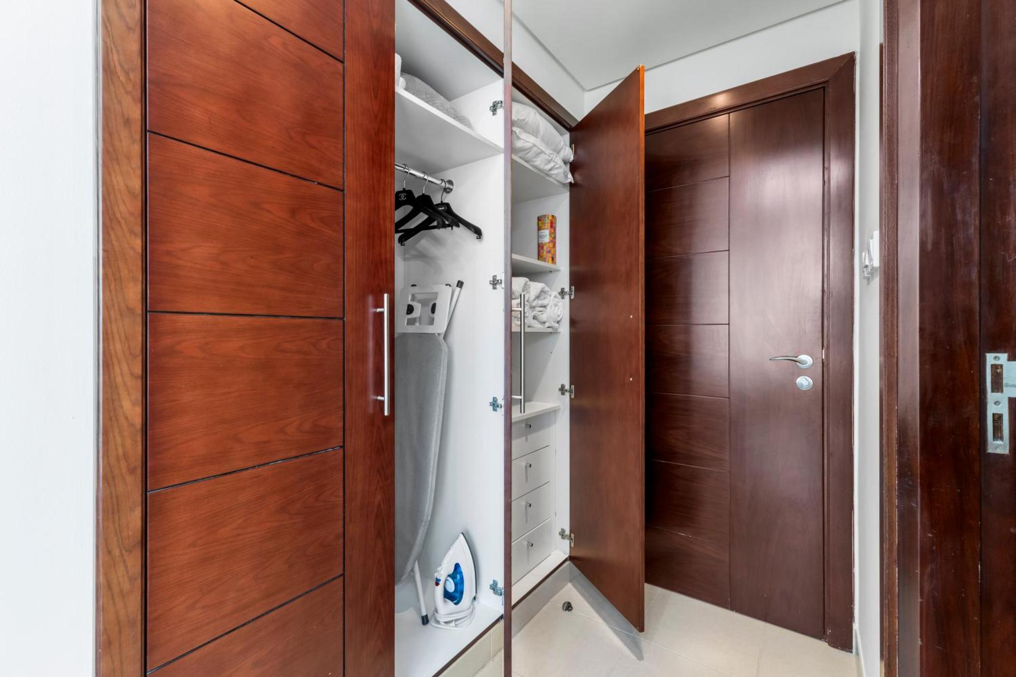 Apartment Stylish 1 Bedroom - Burj Khalifa View- 5Mn Walk To Dubai Mall-Apartment In Burj Views Tower