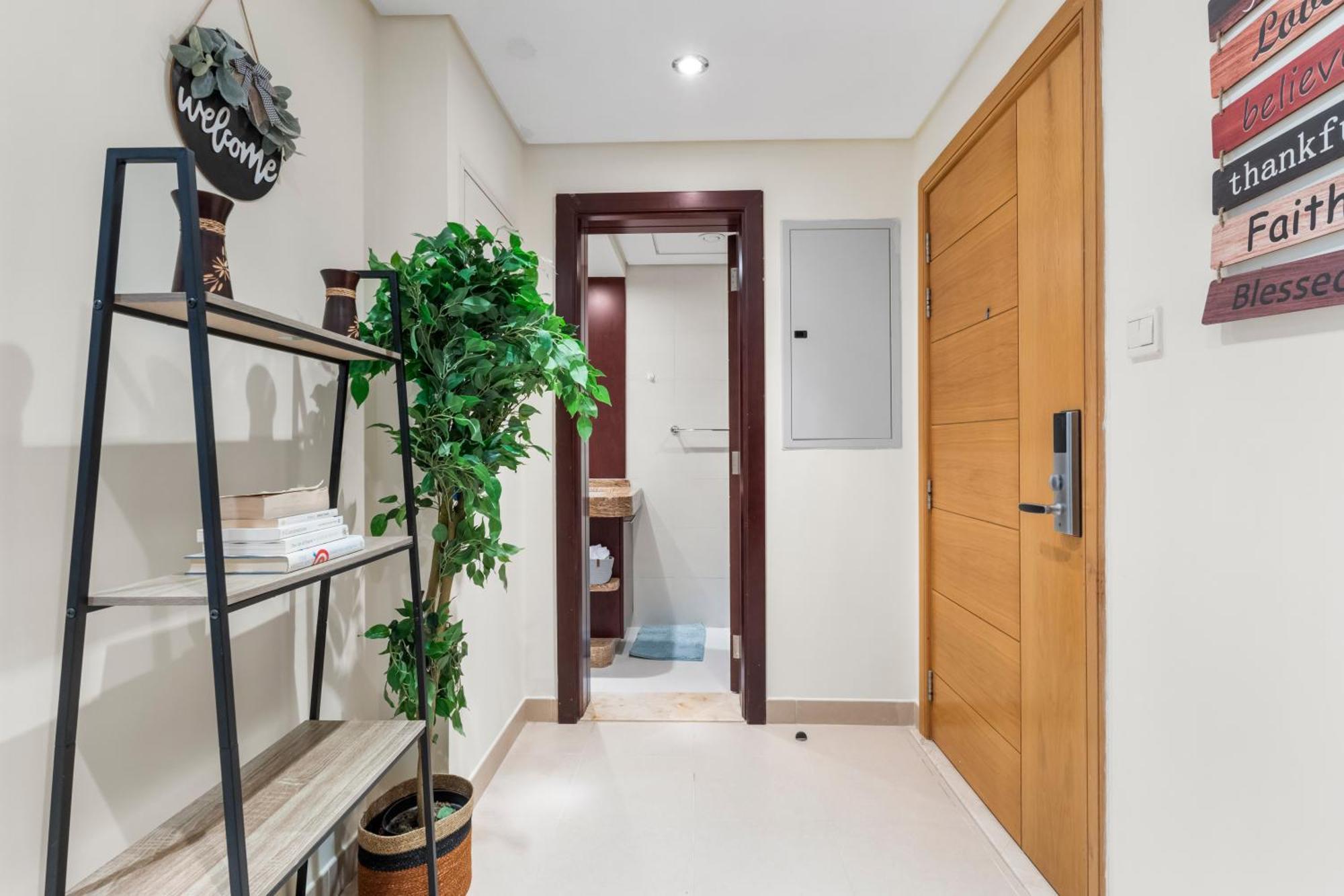 Stylish 1 Bedroom - Burj Khalifa View- 5Mn Walk To Dubai Mall-Apartment In Burj Views Tower Apartment