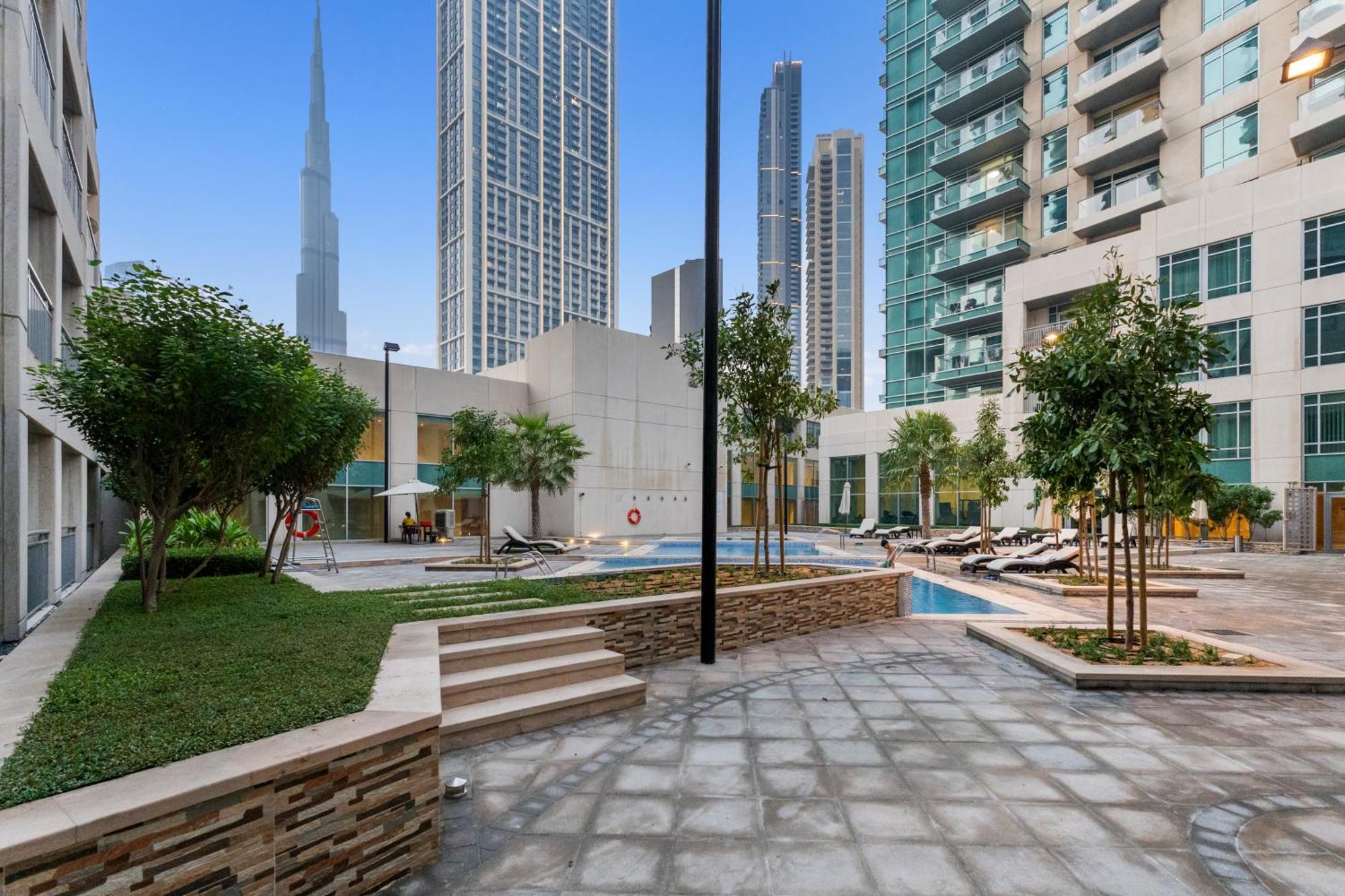 Stylish 1 Bedroom - Burj Khalifa View- 5Mn Walk To Dubai Mall-Apartment In Burj Views Tower Apartment Dubai