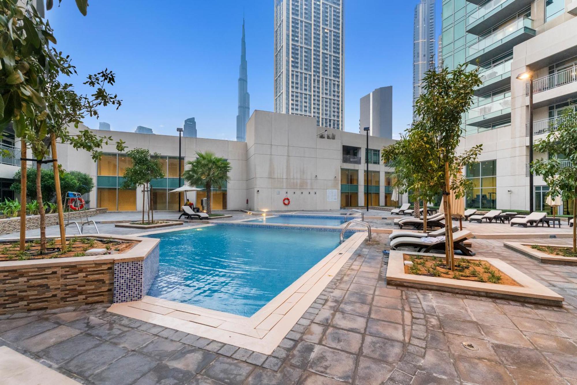 Stylish 1 Bedroom - Burj Khalifa View- 5Mn Walk To Dubai Mall-Apartment In Burj Views Tower Apartment