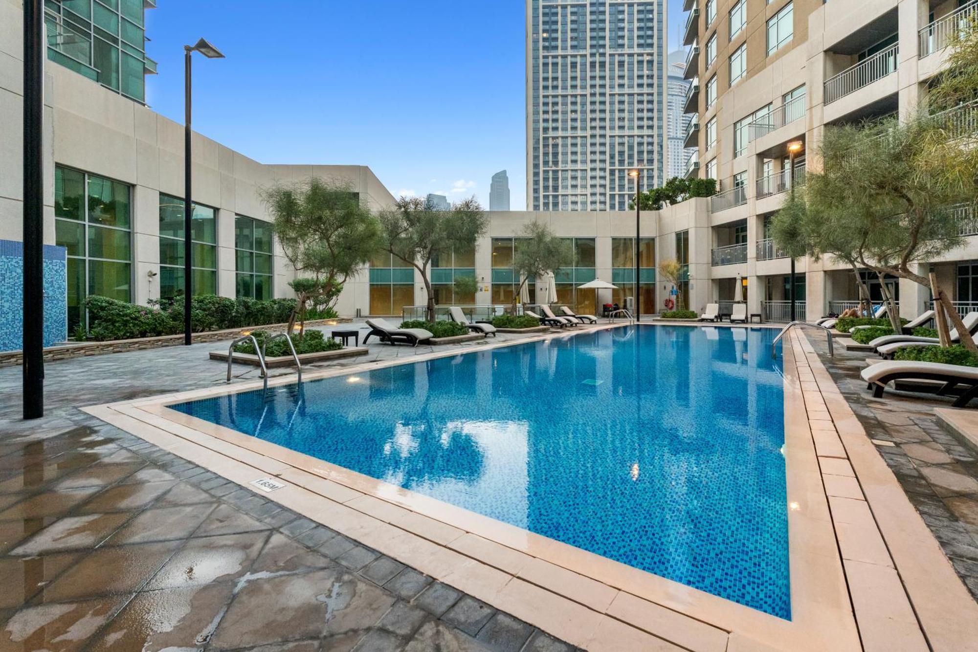 Apartment Stylish 1 Bedroom - Burj Khalifa View- 5Mn Walk To Dubai Mall-Apartment In Burj Views Tower