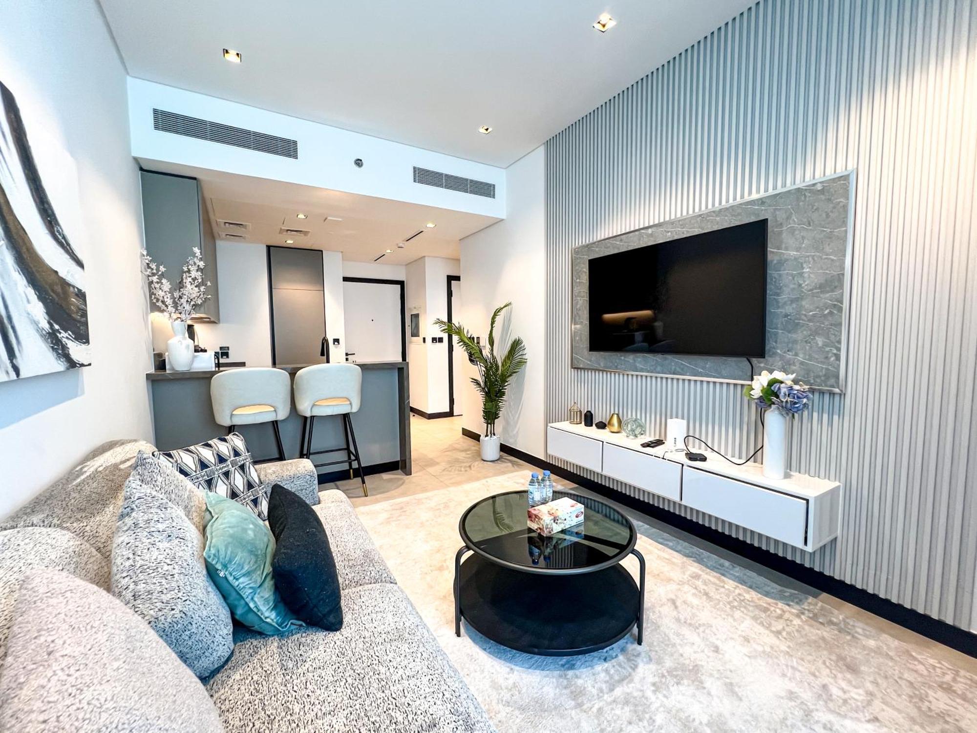Chic 1-bedroom With Epic Burj Khalifa Views