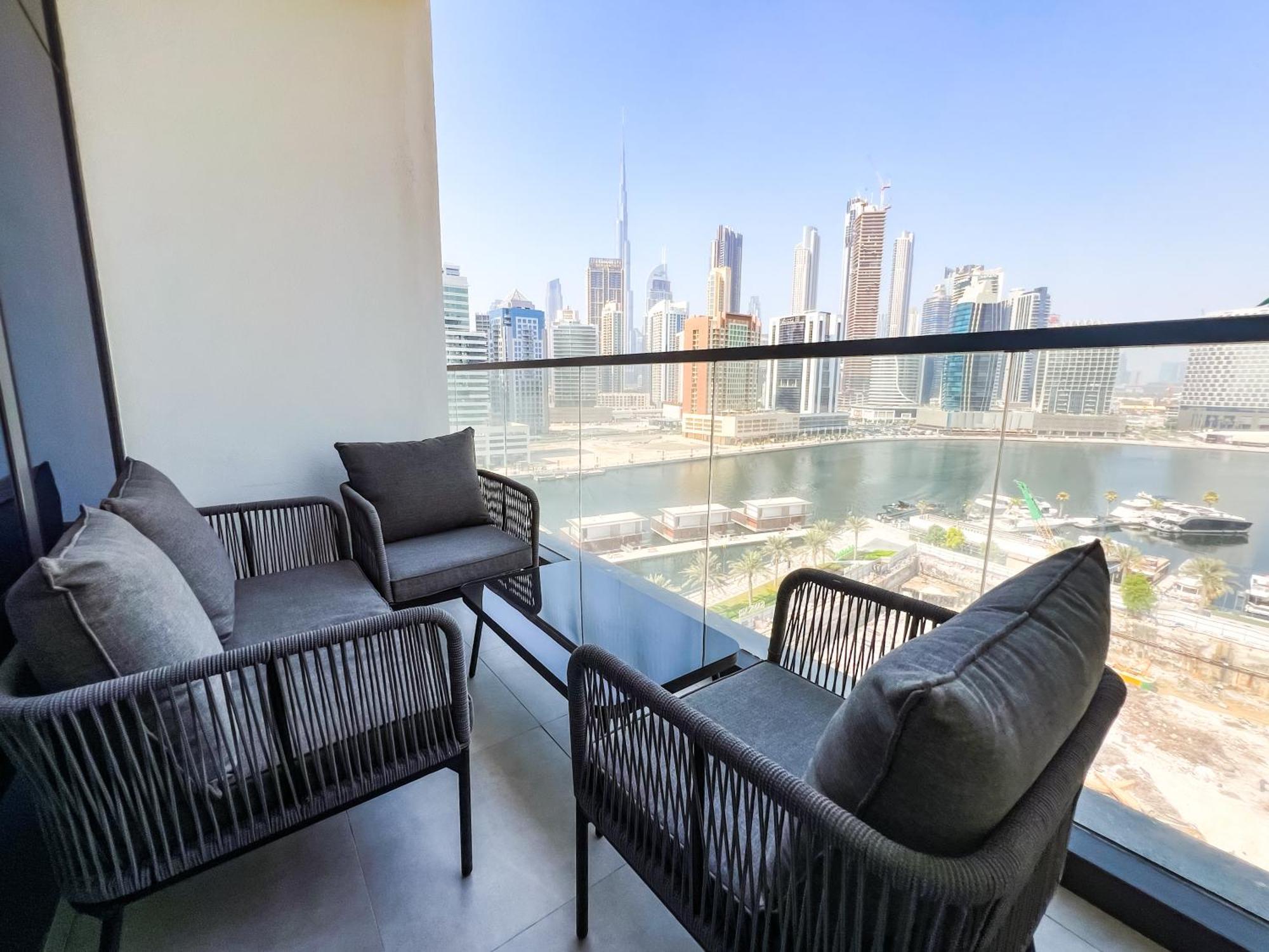Chic 1-bedroom With Epic Burj Khalifa Views Dubai