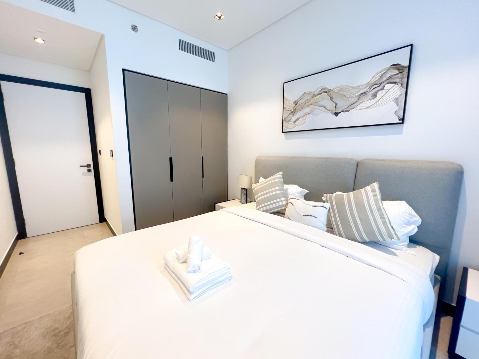 Chic 1-bedroom With Epic Burj Khalifa Views Dubai