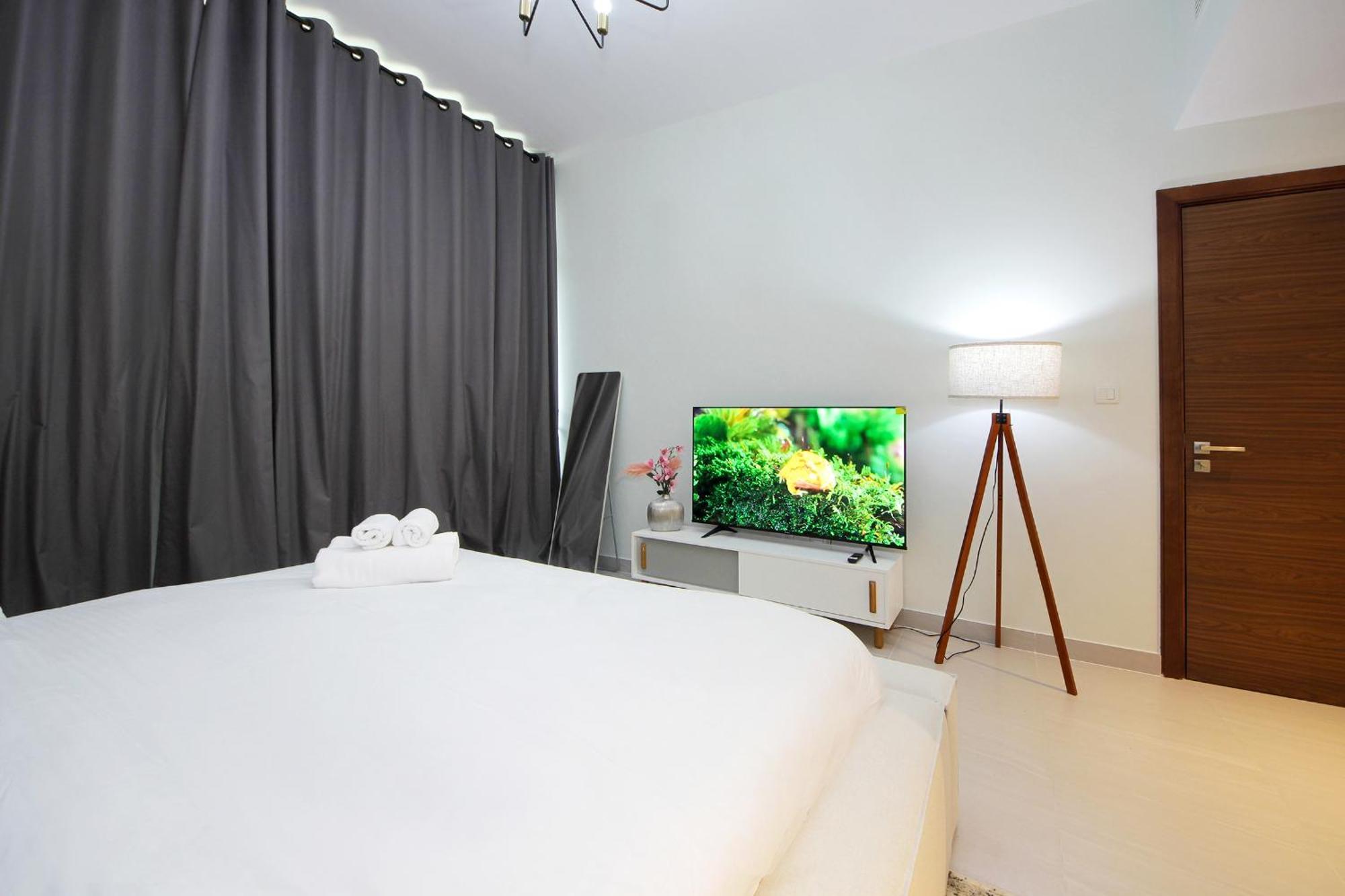 Modern 1 Bhk With Lovely Interiors - Park Gate Residences A *
