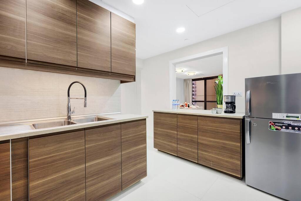 First Class 4br Cozy Jumeirah Retreat Apartment *