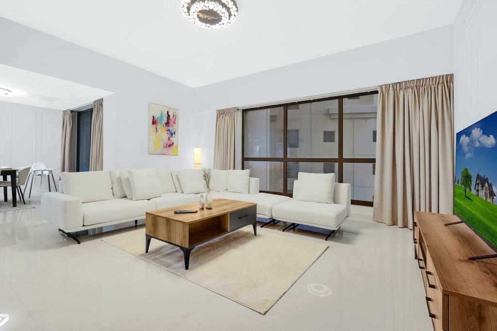 First Class 4br Cozy Jumeirah Retreat Apartment Dubai