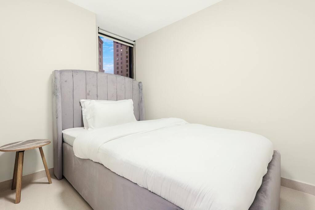 First Class 4br Cozy Jumeirah Retreat * Dubai