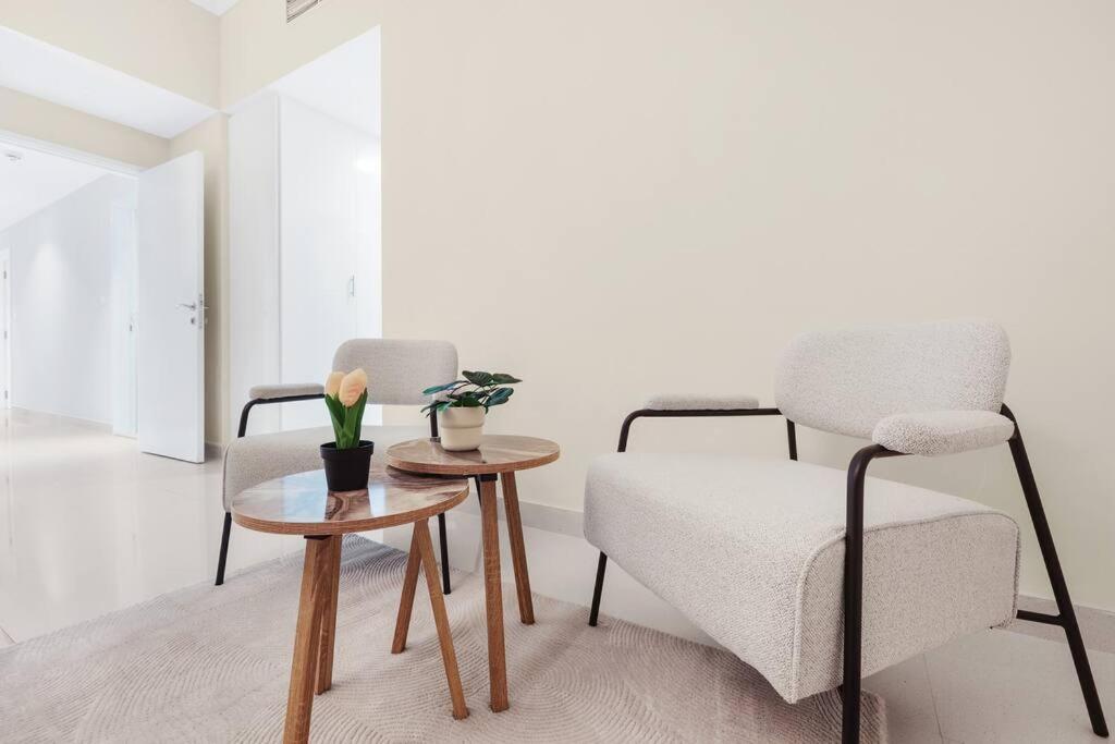 First Class 4br Cozy Jumeirah Retreat * Dubai