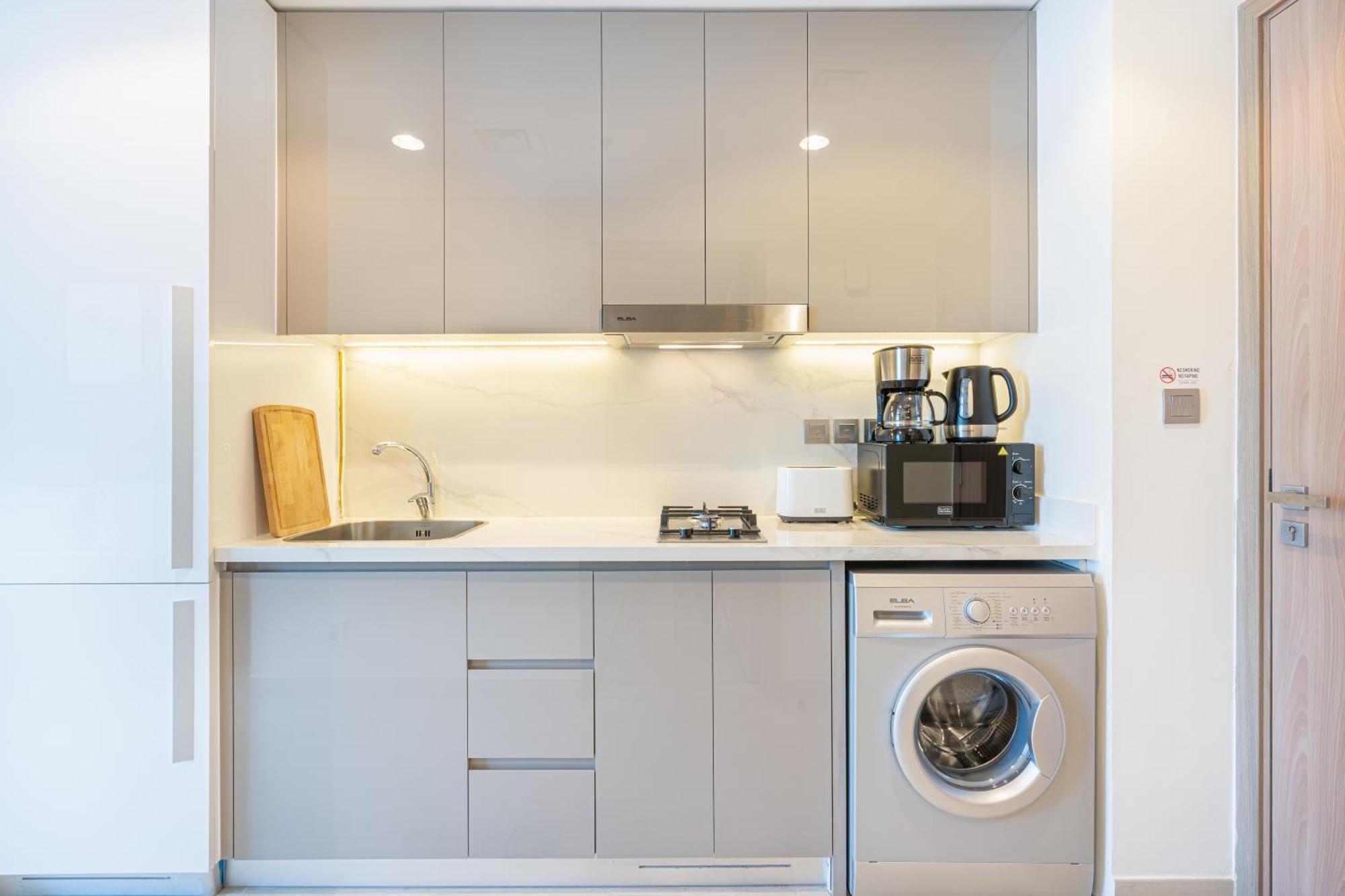 Modern Minutes Away From Downtown Apartment
