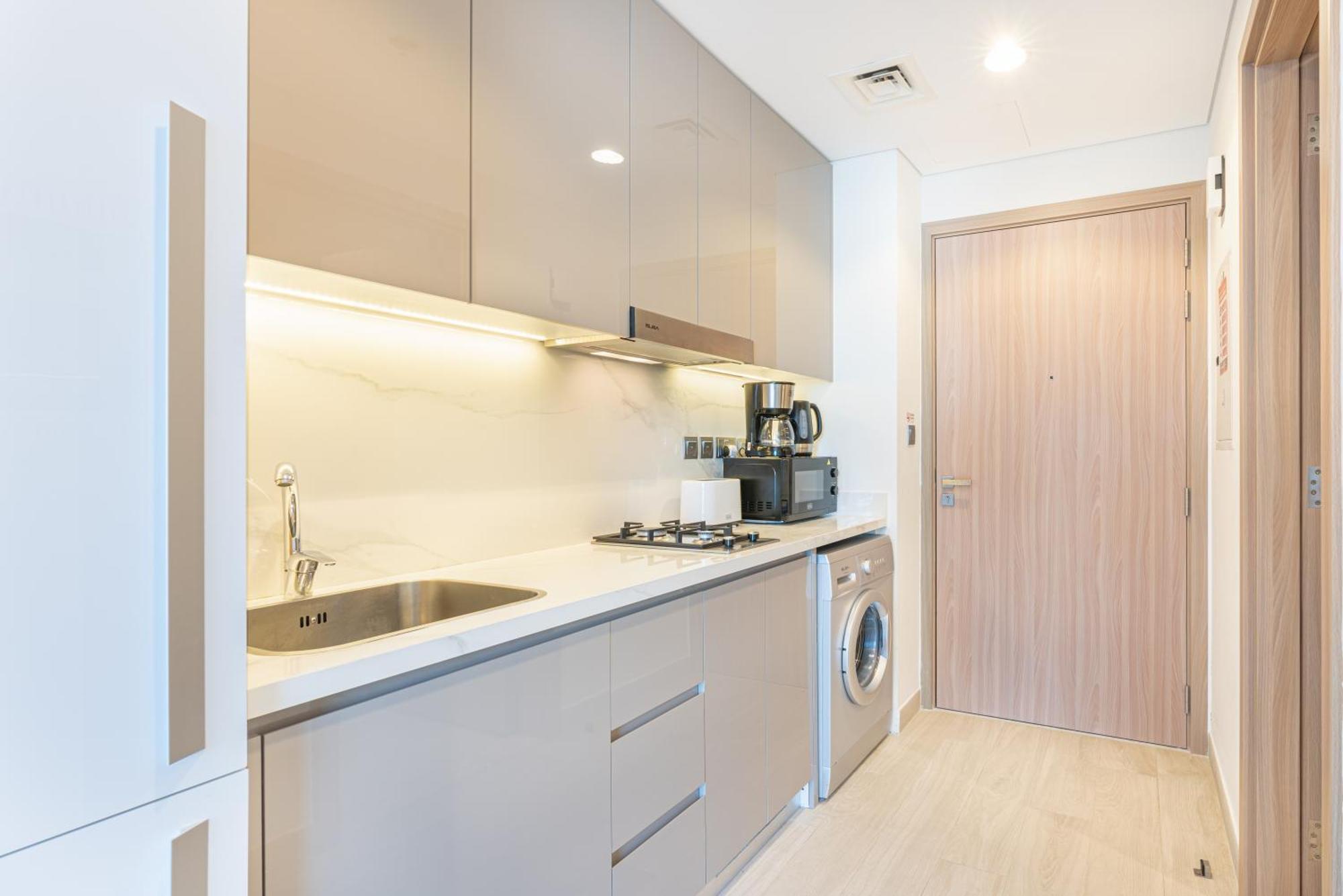 Modern Minutes Away From Downtown Apartment