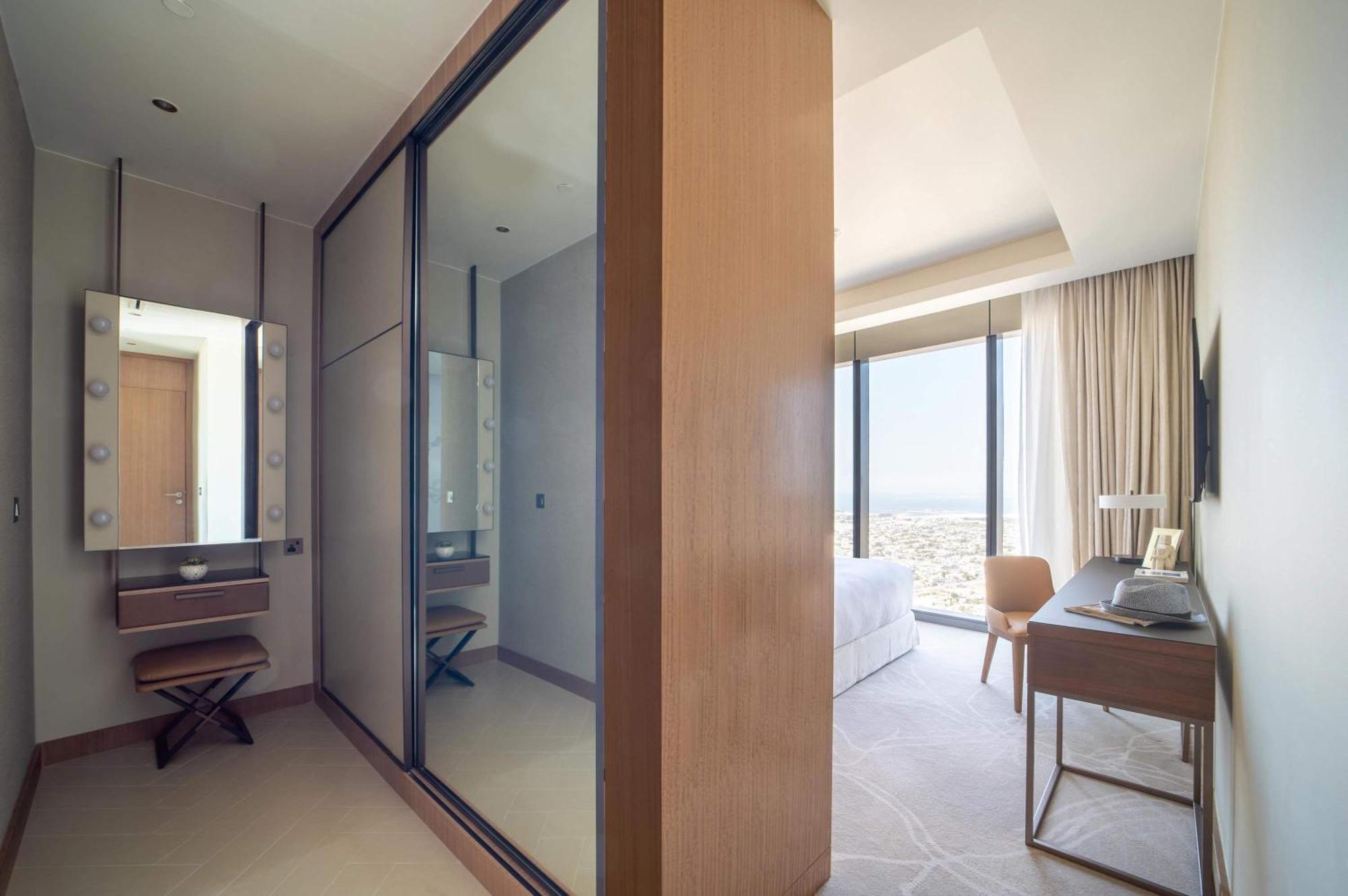 Frank Porter - The Address Opera Residences * Dubai