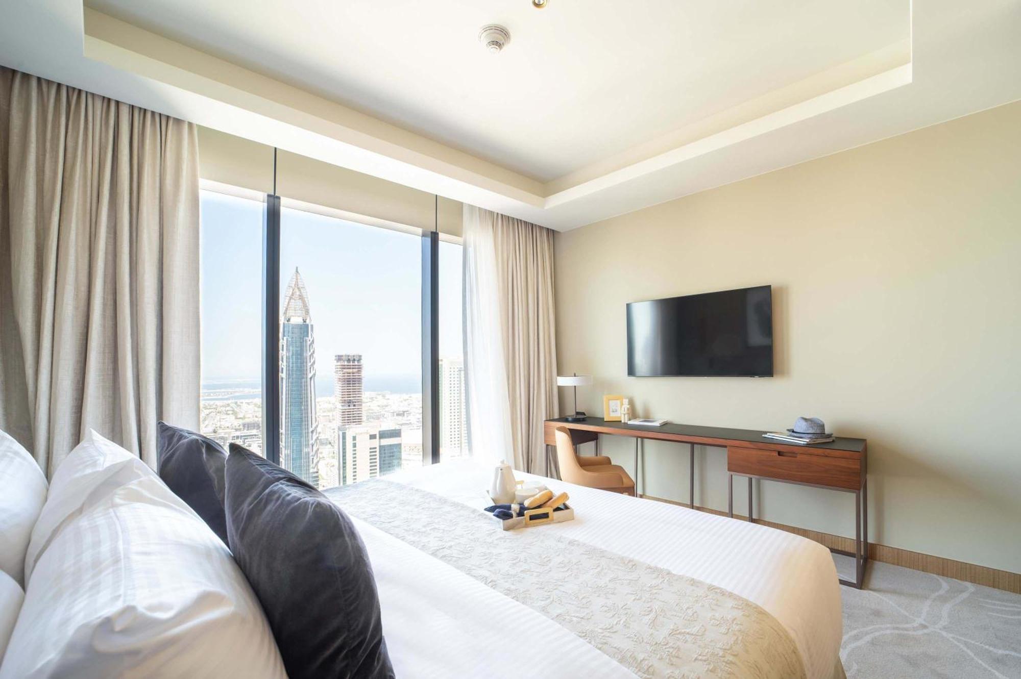 Frank Porter - The Address Opera Residences * Dubai