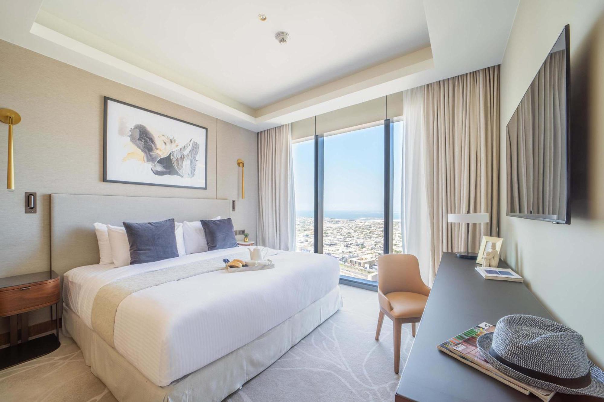 Frank Porter - The Address Opera Residences * Dubai