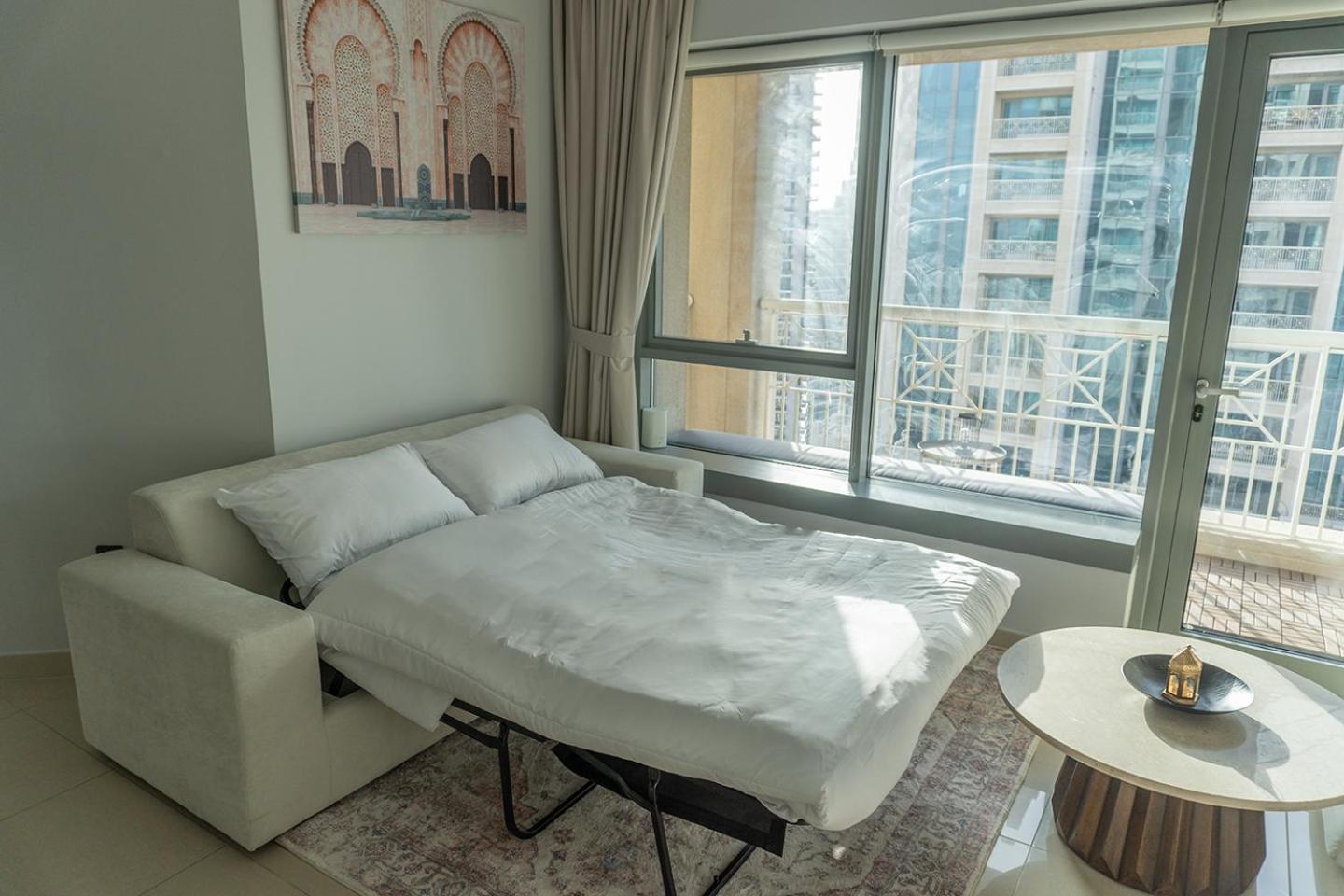 Apartment Downtown Oasis, Burj Khalifa Views, Luxury Amenities *