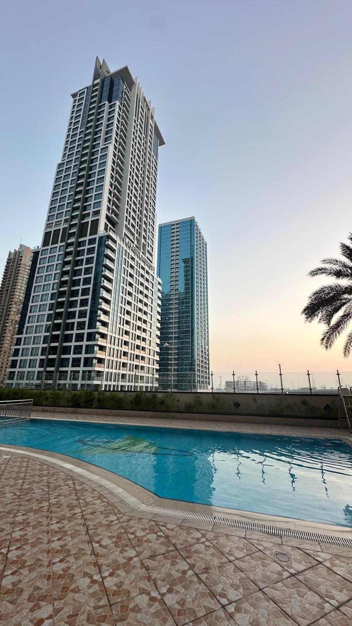 Apartment Luxury With Balcony - Close To Metro & Marina