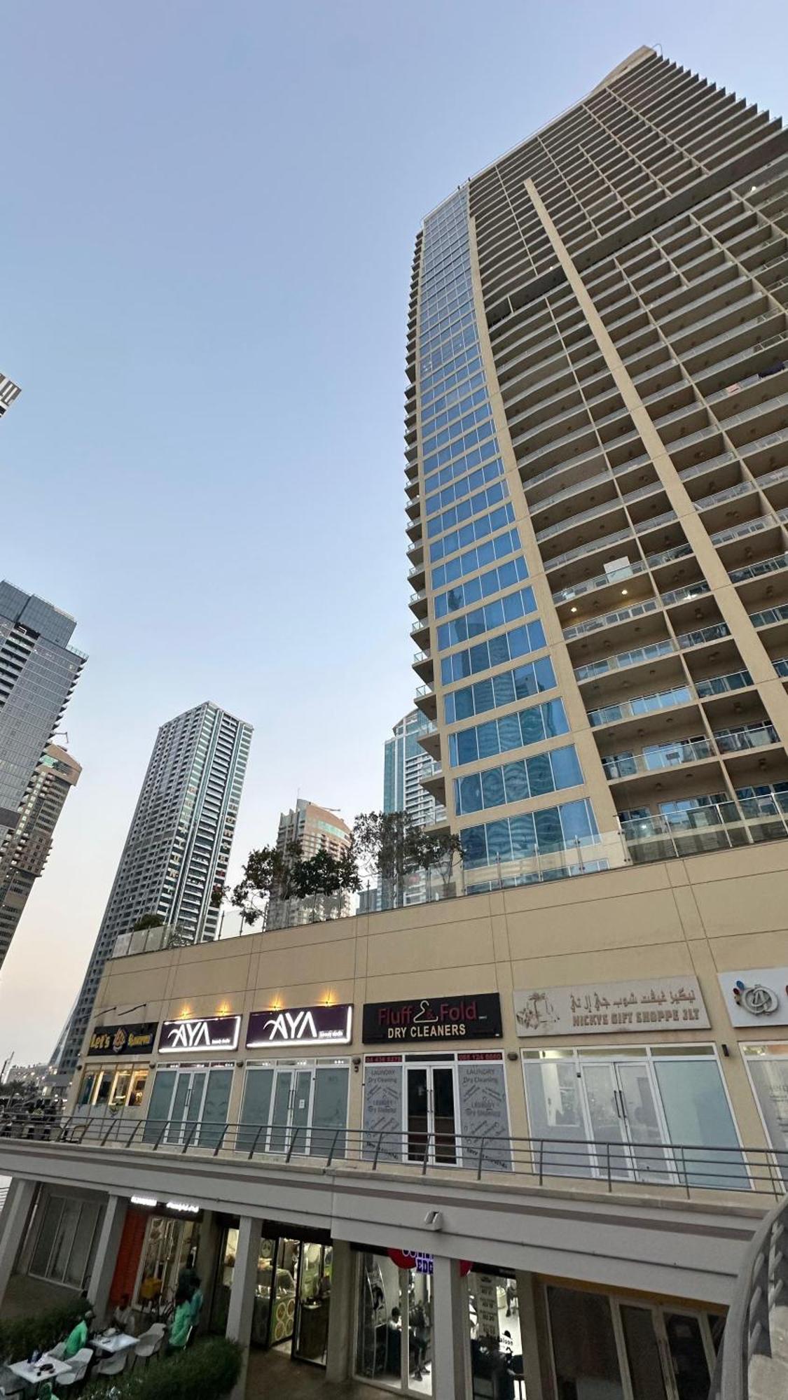 Luxury With Balcony - Close To Metro & Marina Apartment