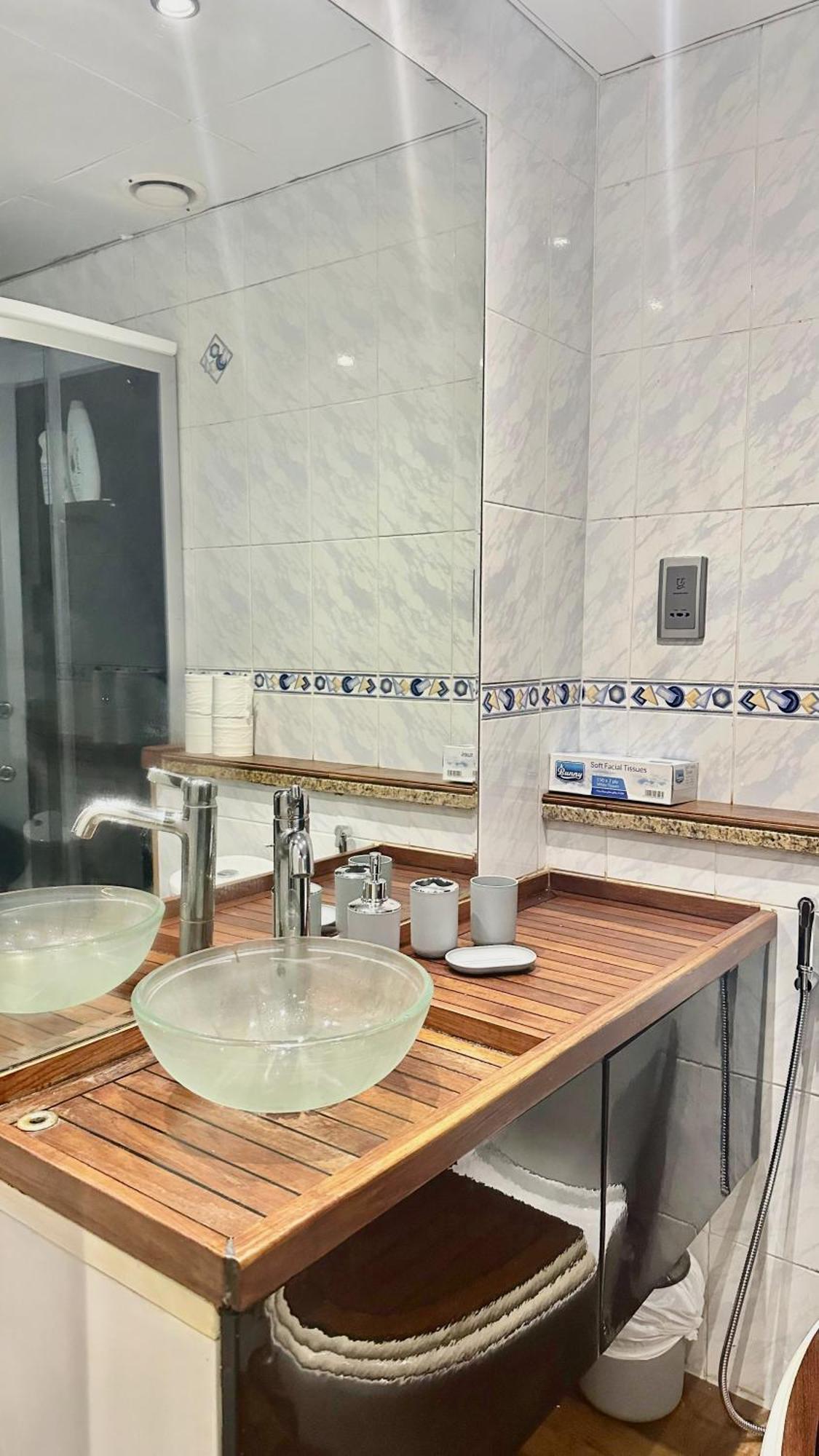 Apartment Luxury With Balcony - Close To Metro & Marina