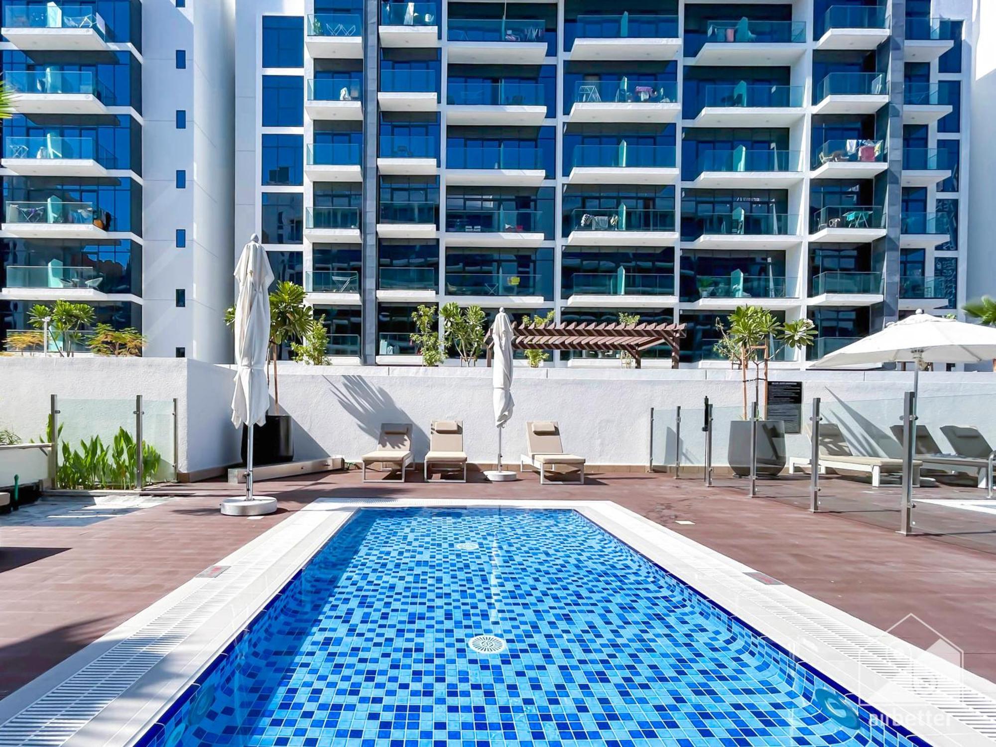 Deluxe With Balcony At Aziz Riviera Dubai