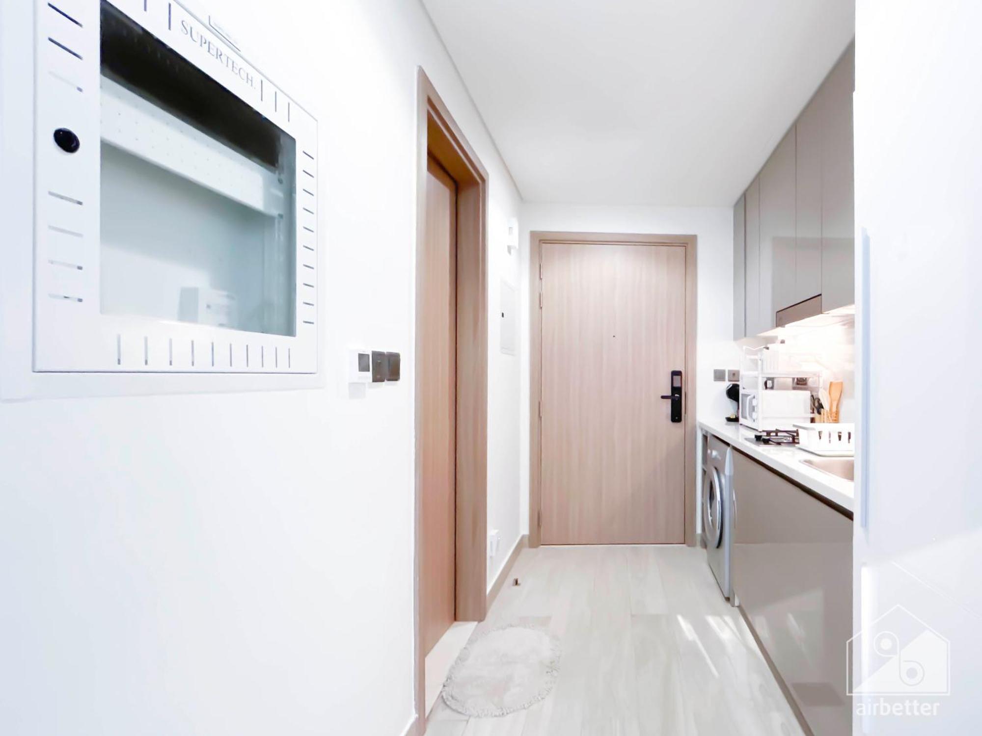 Deluxe With Balcony At Aziz Riviera * Dubai