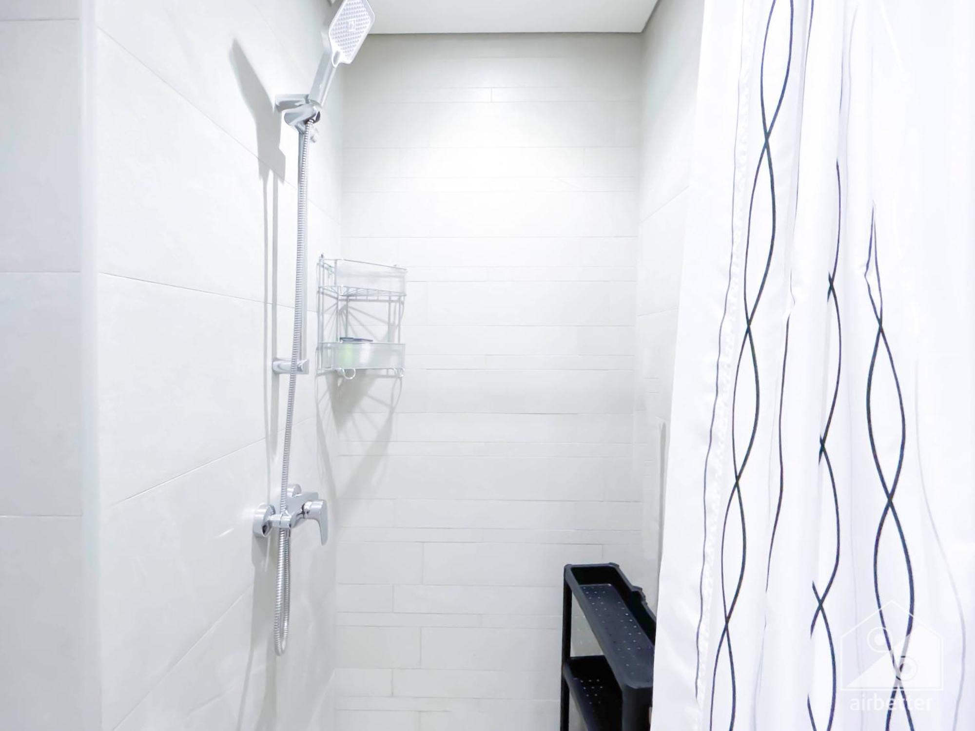 Deluxe With Balcony At Aziz Riviera * Dubai