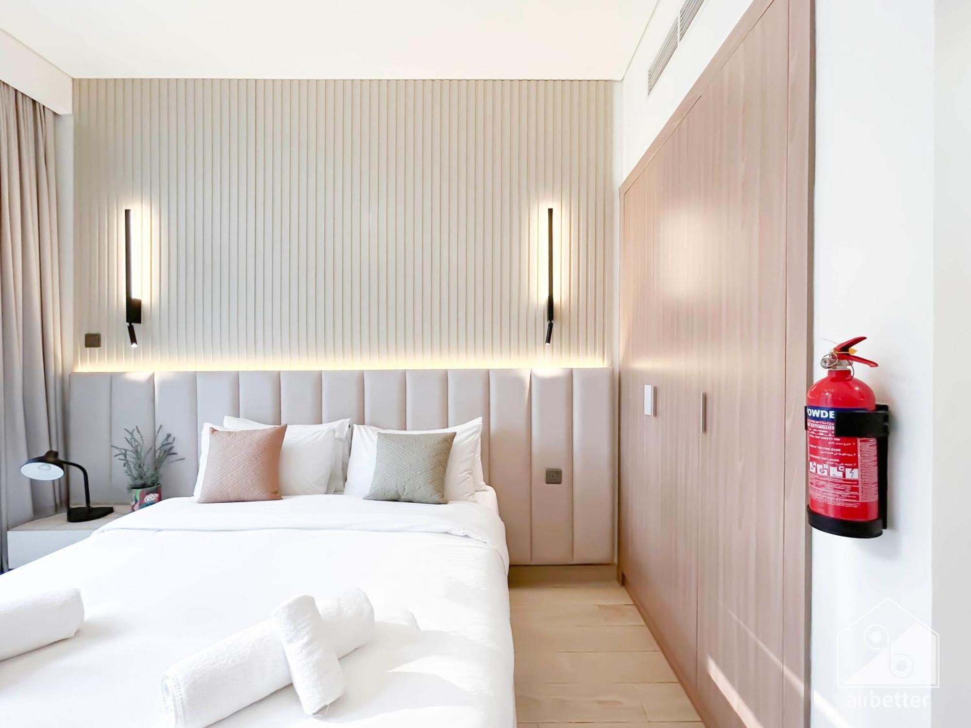 Deluxe With Balcony At Aziz Riviera Apartment *
