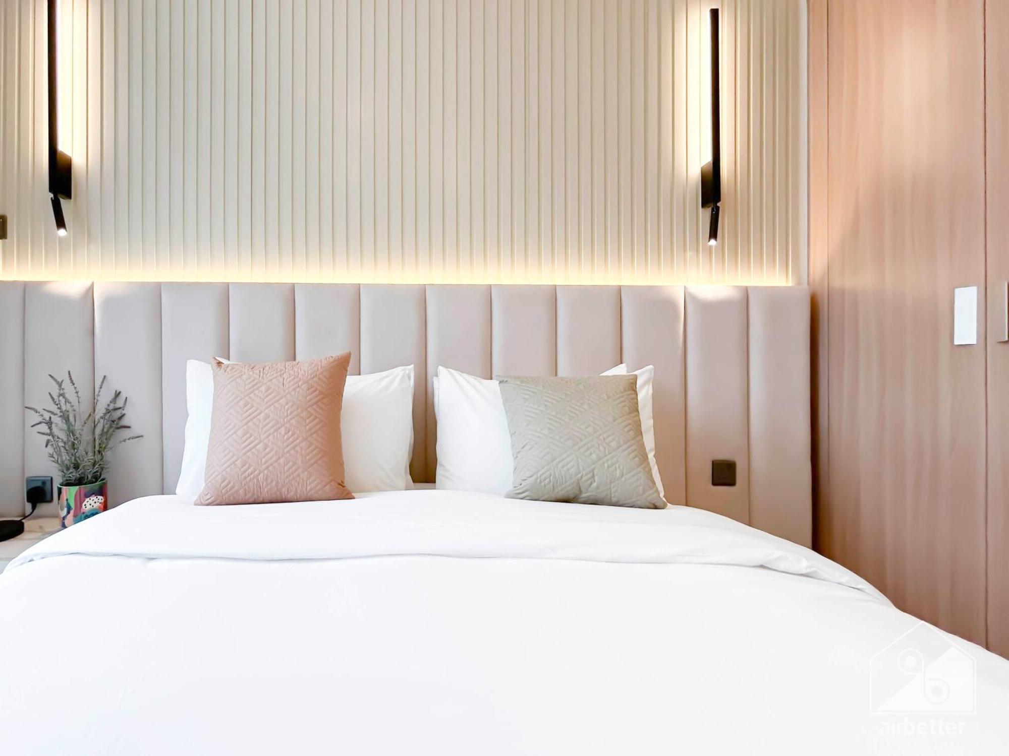 Deluxe With Balcony At Aziz Riviera Dubai