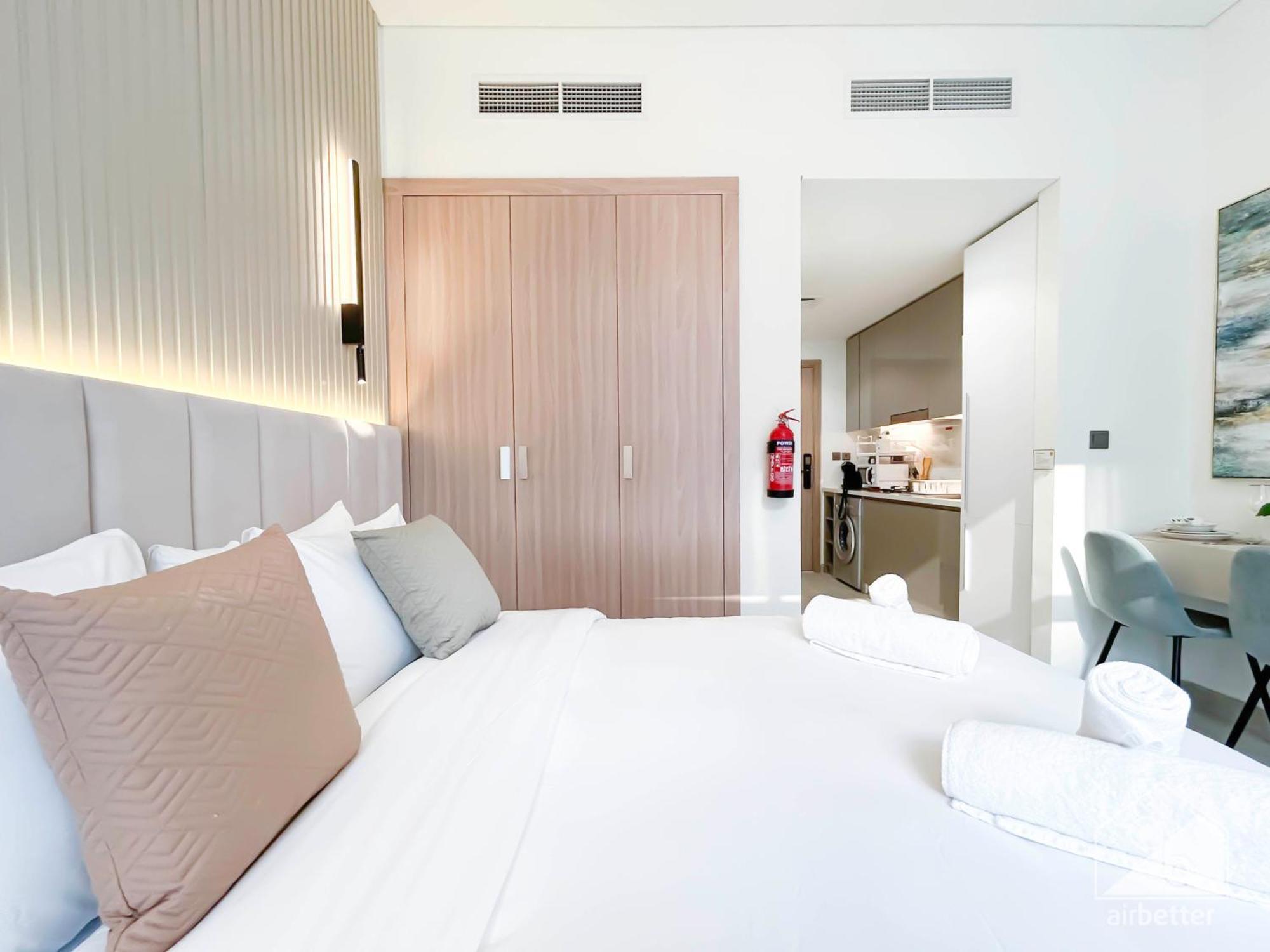 Deluxe With Balcony At Aziz Riviera Apartment