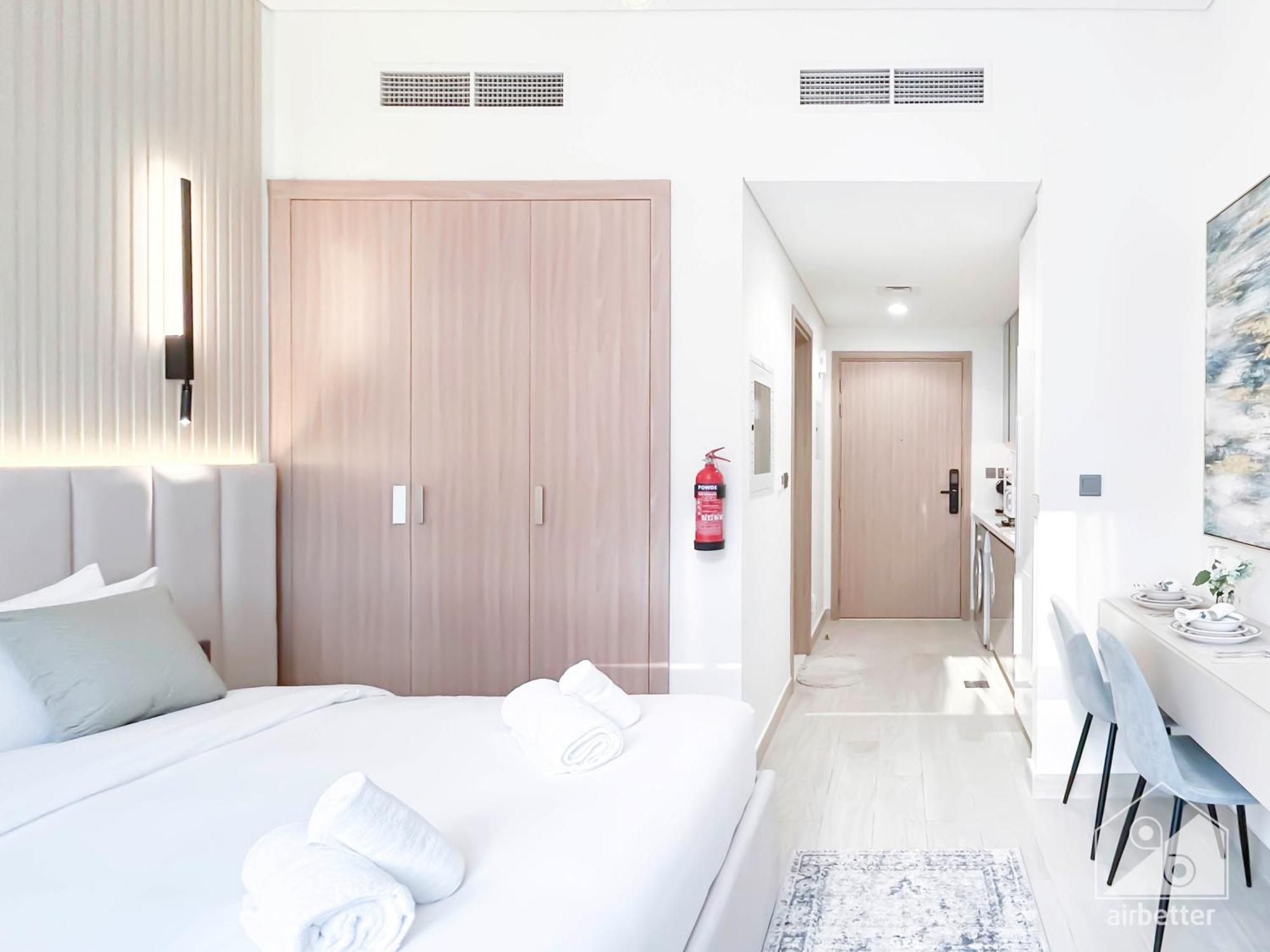 Deluxe With Balcony At Aziz Riviera Apartment *