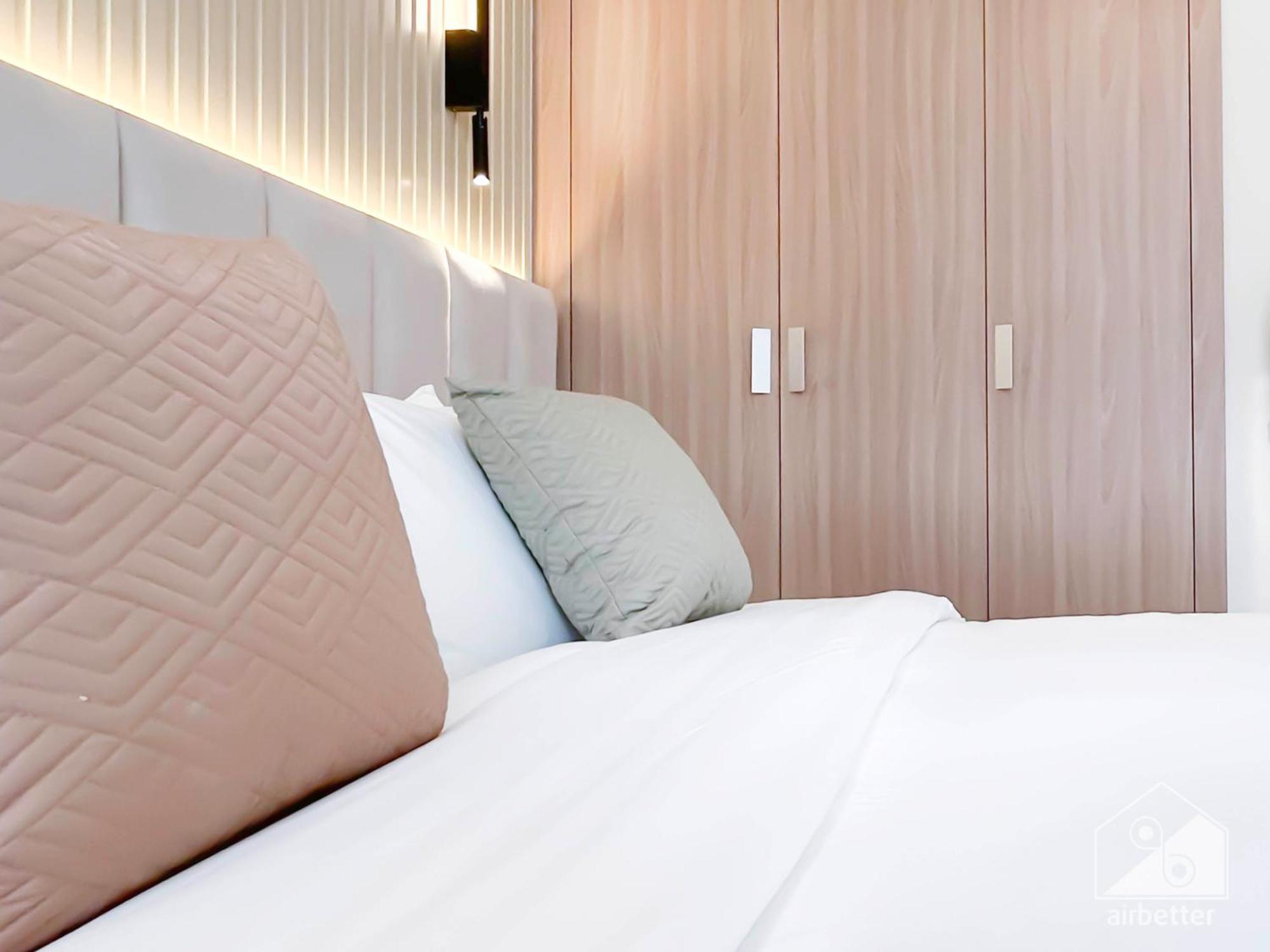 Deluxe With Balcony At Aziz Riviera Apartment *