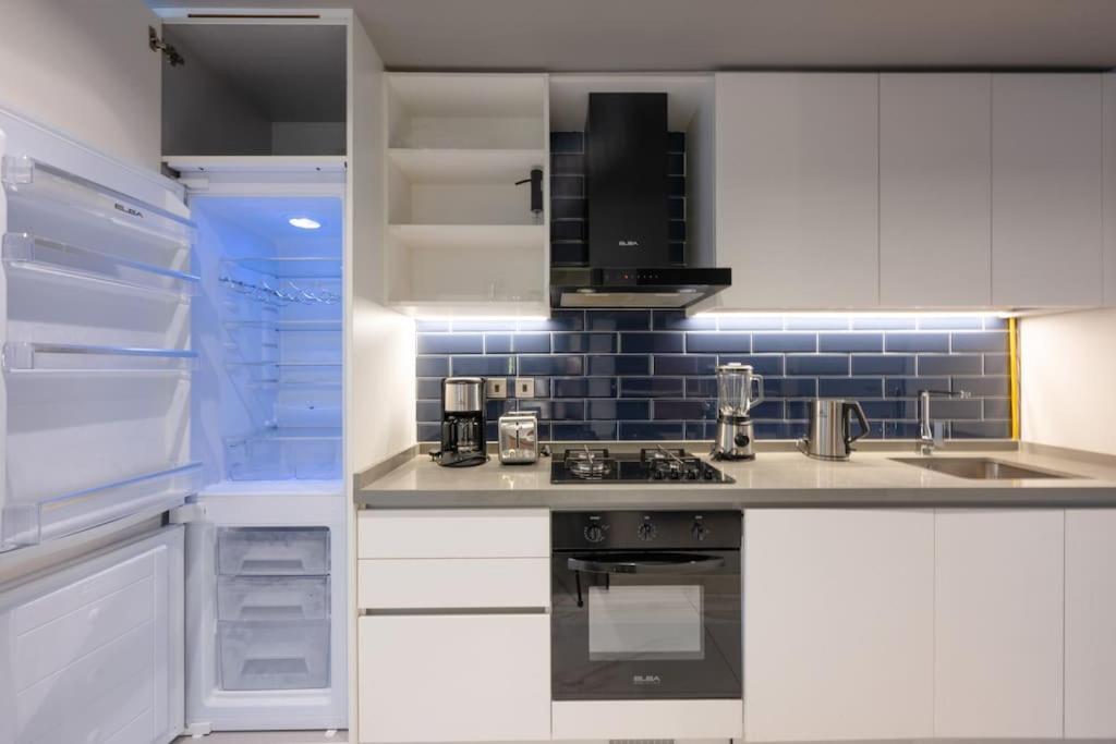 Chic Apt, Near To Mall With Canal Views - 1623 Apartment