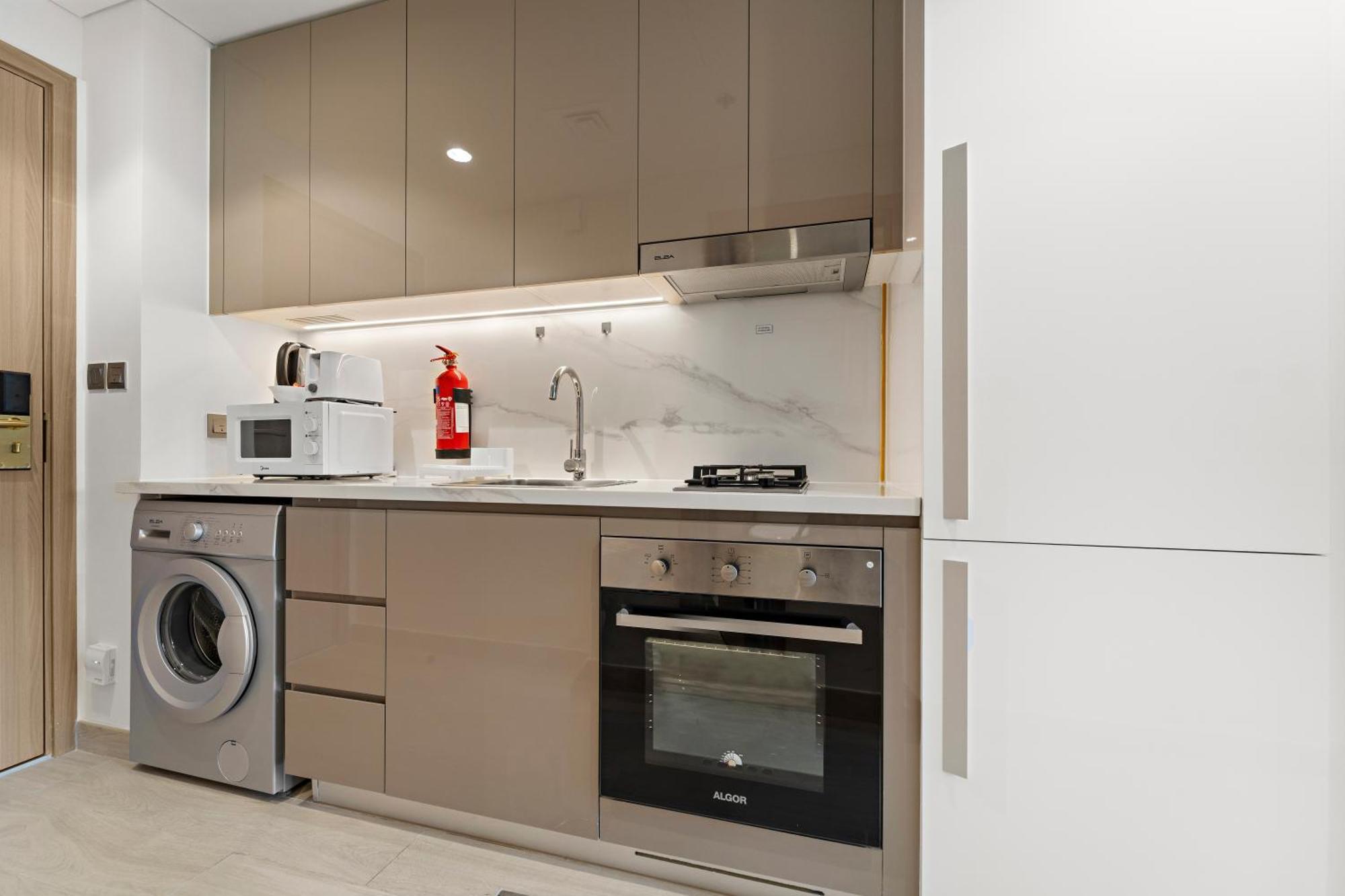 Apartment Charming With Pool, Gym, Kid's Playground