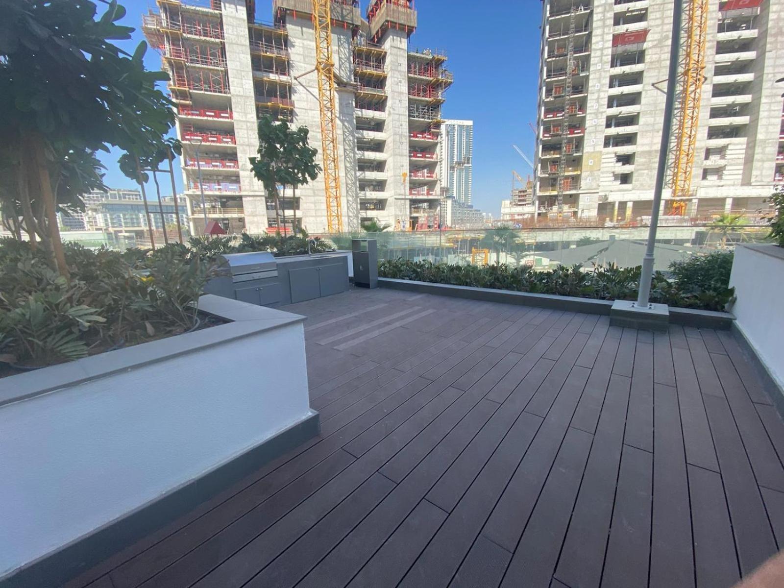 Apartment Charming With Pool, Gym, Kid's Playground