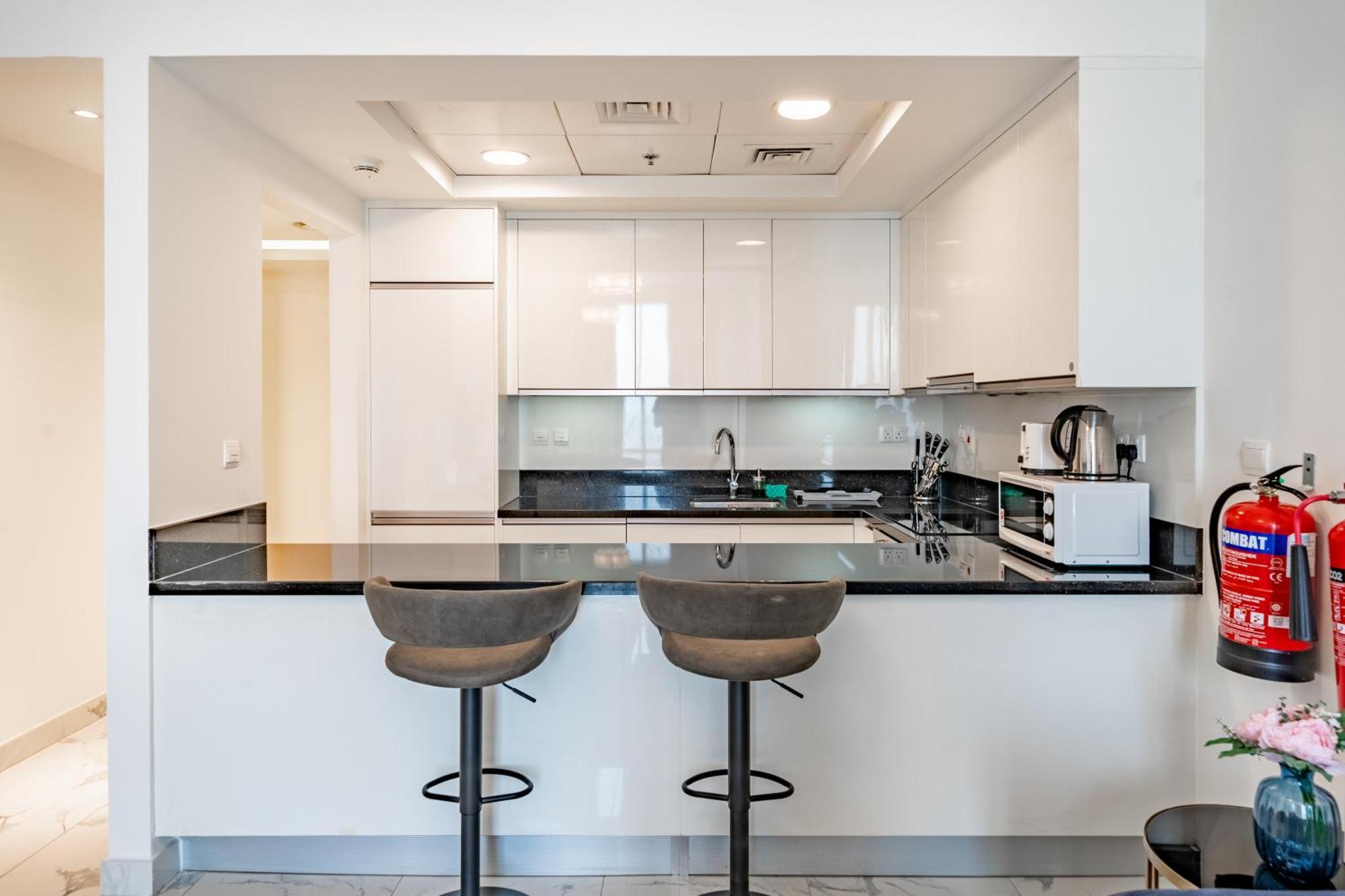 Homes & Beyond I High Floor 1 Bedroom In Al Habtoor Apartment