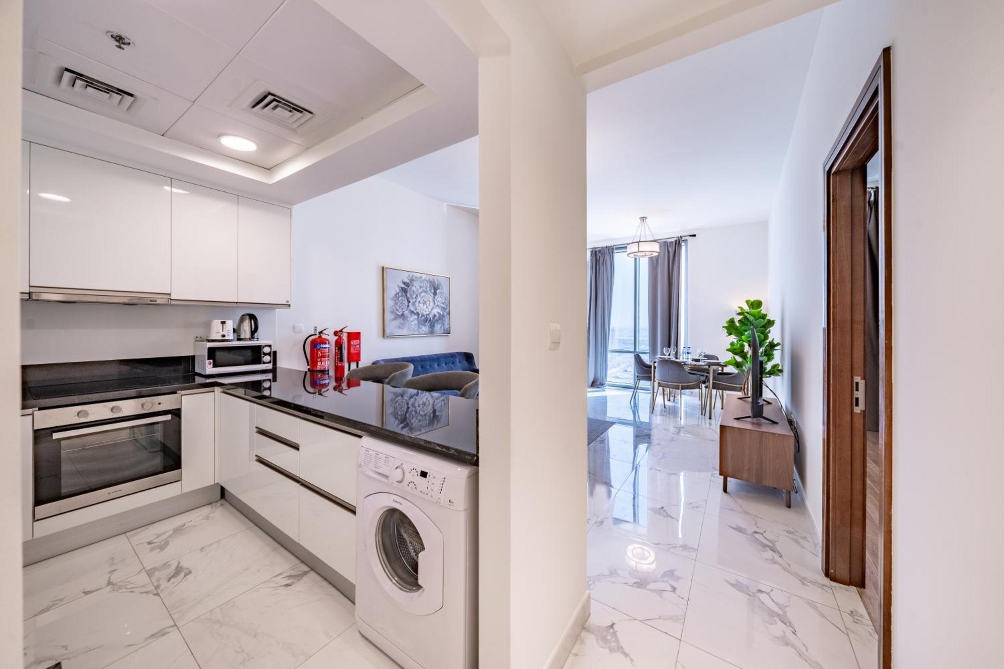 Homes & Beyond I High Floor 1 Bedroom In Al Habtoor Apartment