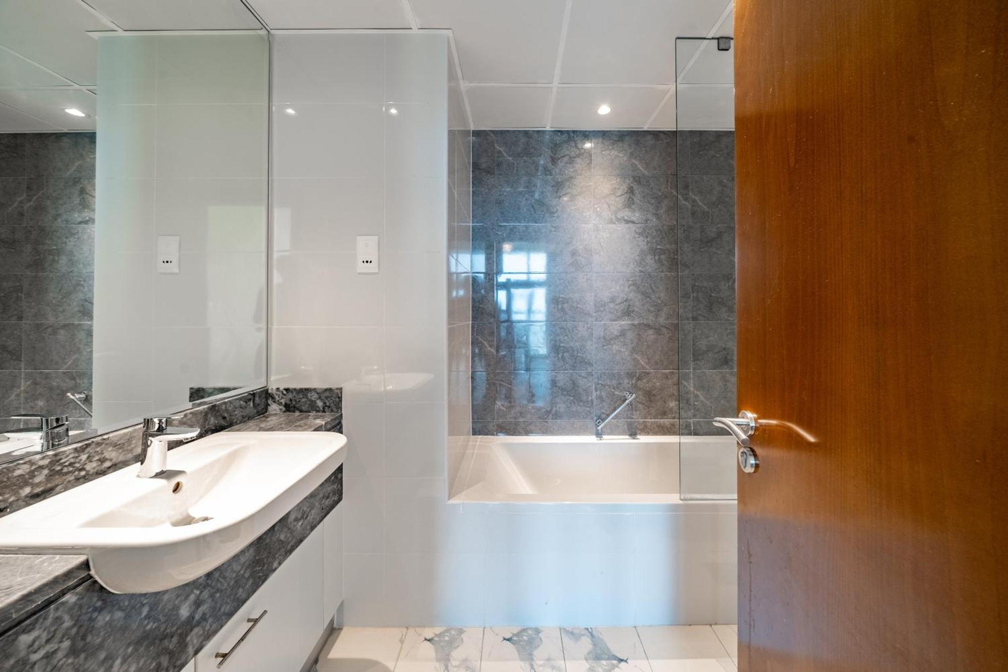 Apartment Homes & Beyond I High Floor 1 Bedroom In Al Habtoor Dubai