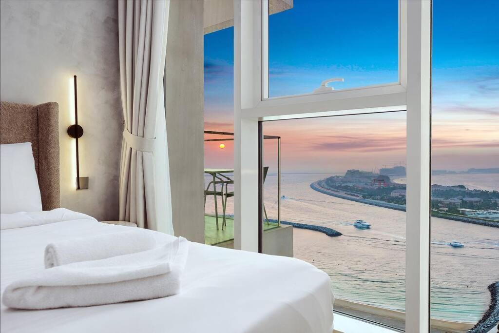 First Class 1br Stunning Marina & Palm View Apartment Dubai