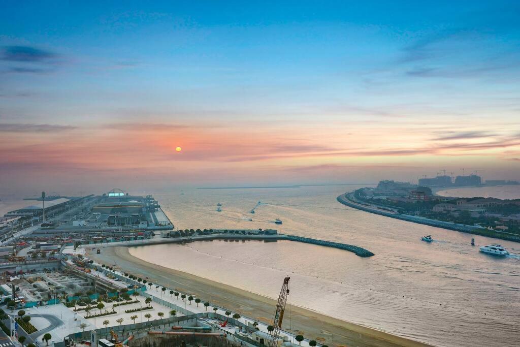 First Class 1br Stunning Marina & Palm View Dubai