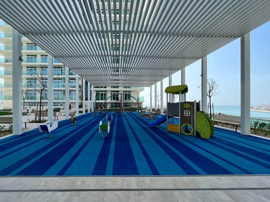 First Class 1br Stunning Marina & Palm View * Dubai