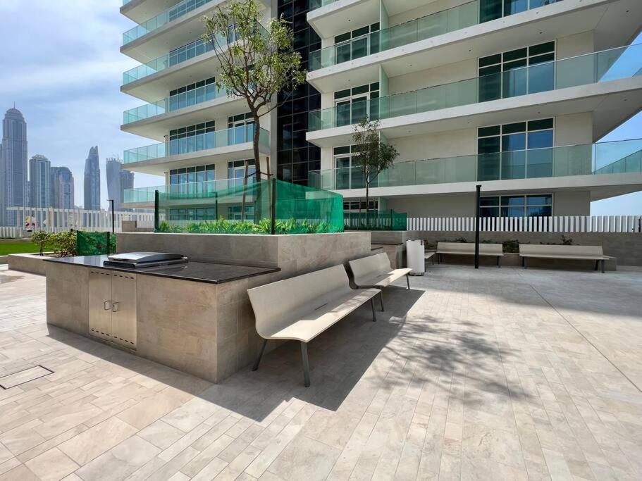 First Class 1br Stunning Marina & Palm View *