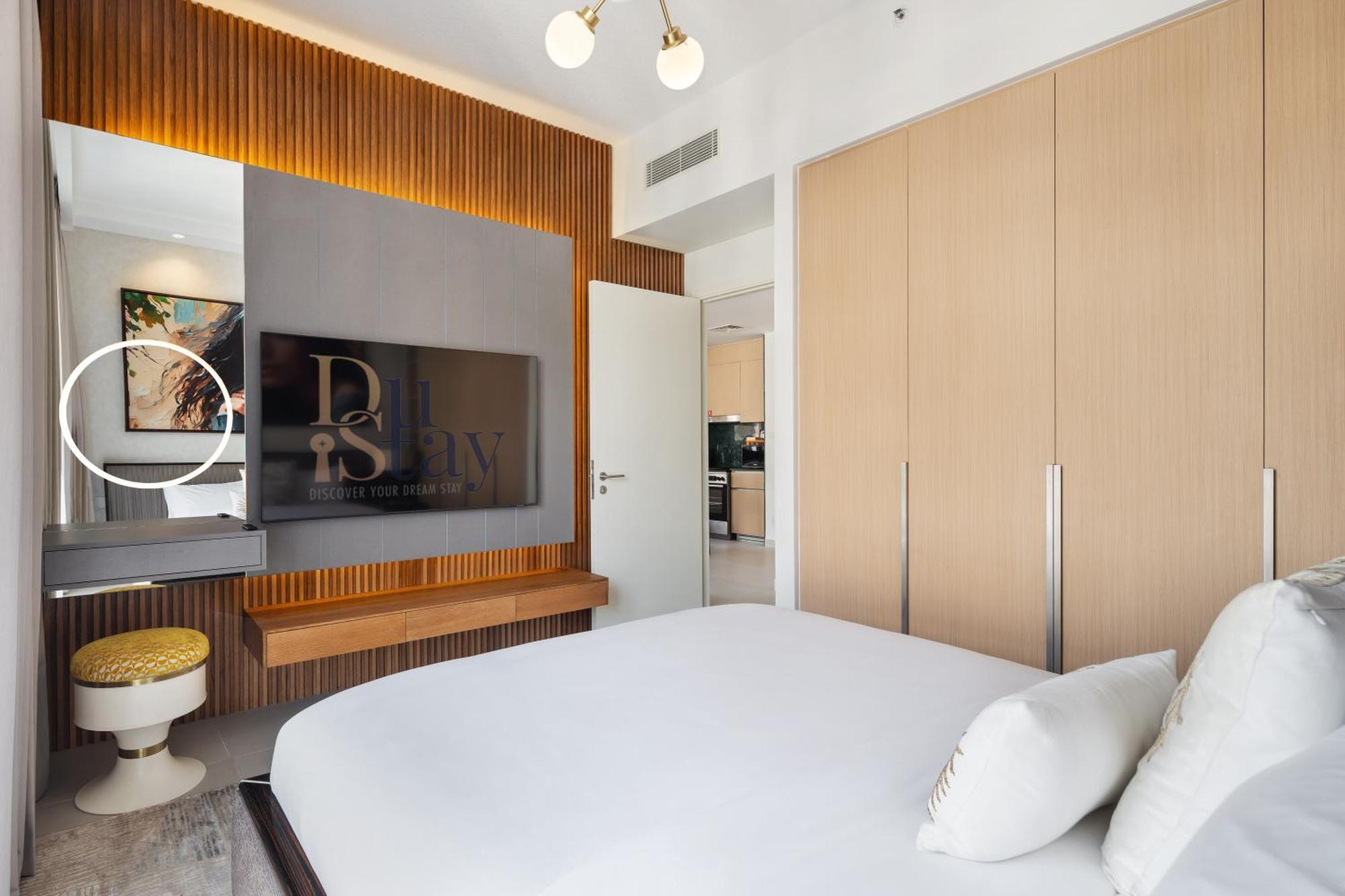 Apartment Creek Poolside View - By Dustay Dubai