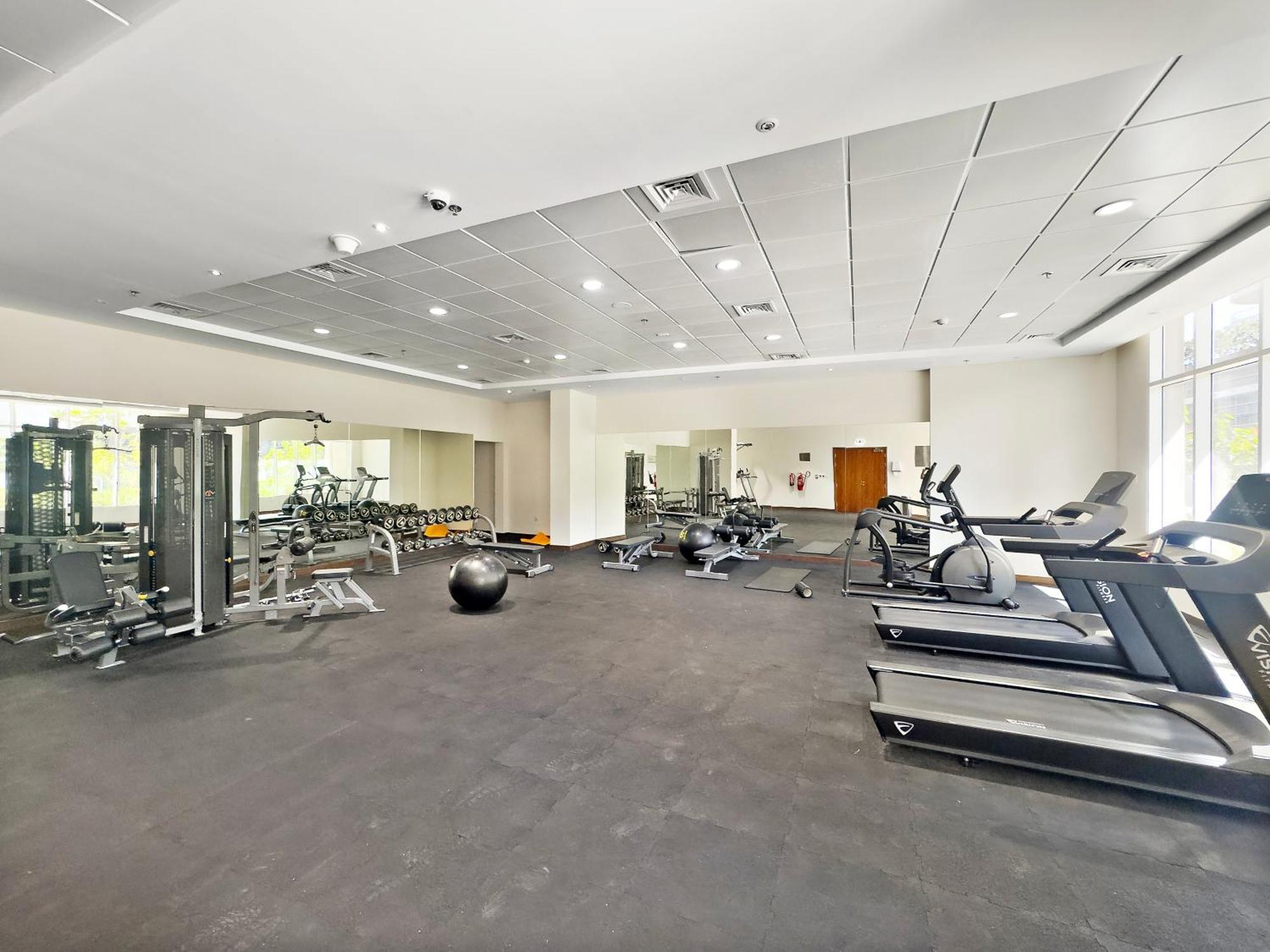 Chic 1br With Pool And Gym Apartment *