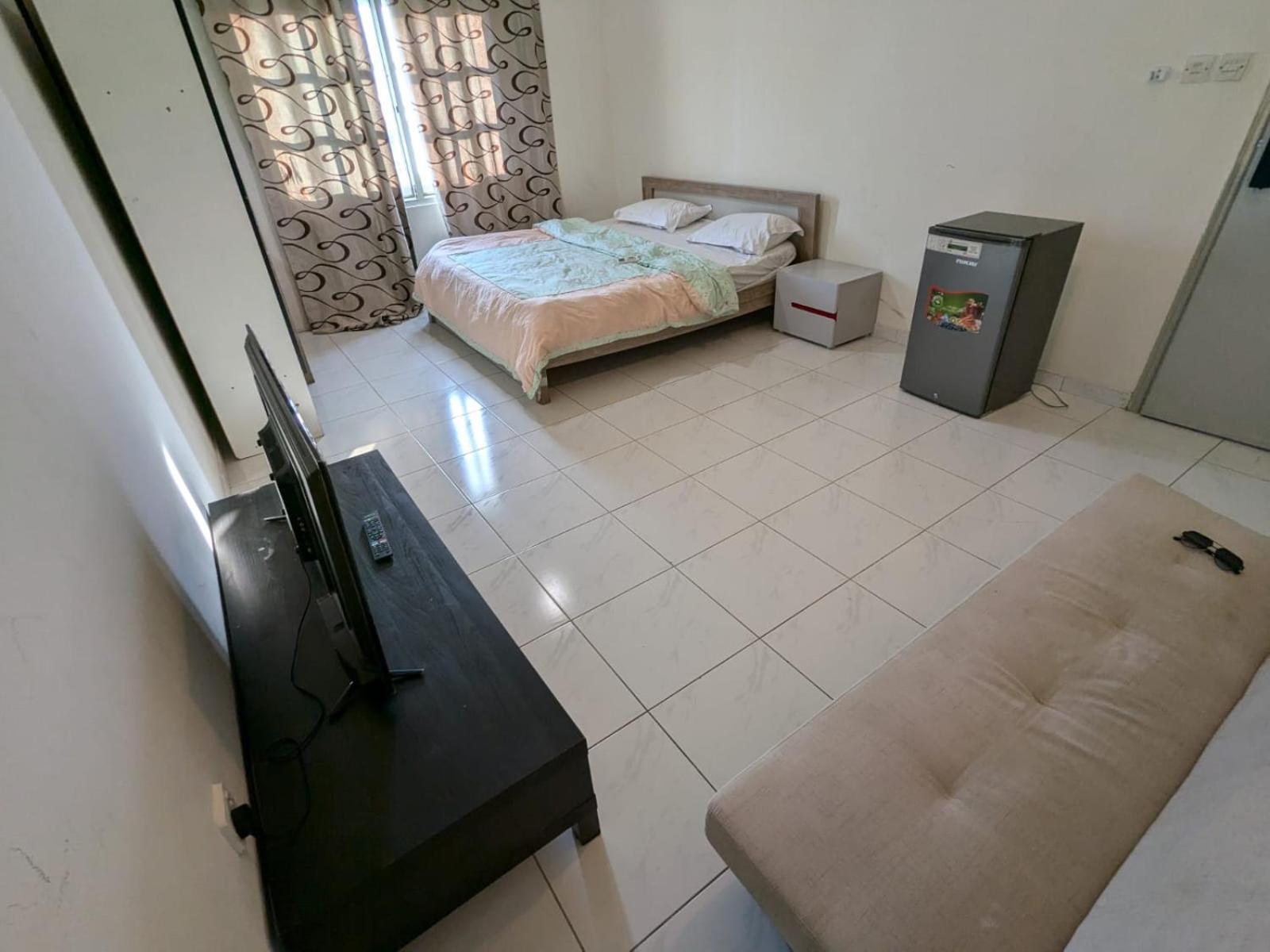 Homestay For Rent In Compound Housing Near Burj Alarab 125 Dubai