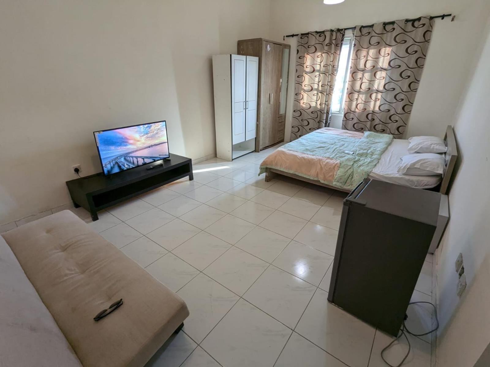 For Rent In Compound Housing Near Burj Alarab 125 * Dubai