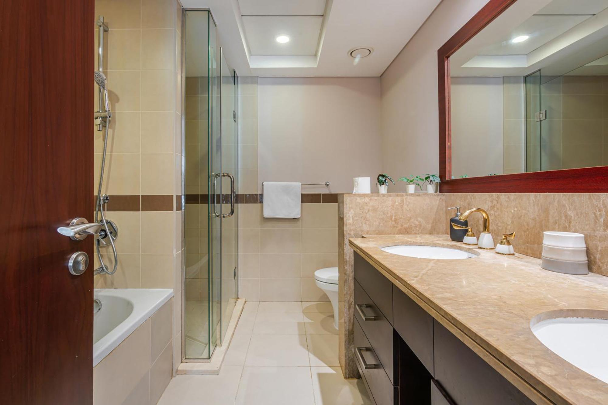Downtown - 2 Bed 3 Bath Flat - Views Of The Burj & Fountains Dubai