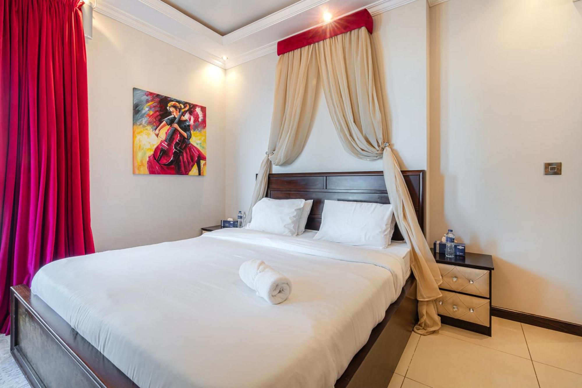 Downtown - 2 Bed 3 Bath Flat - Views Of The Burj & Fountains * Dubai