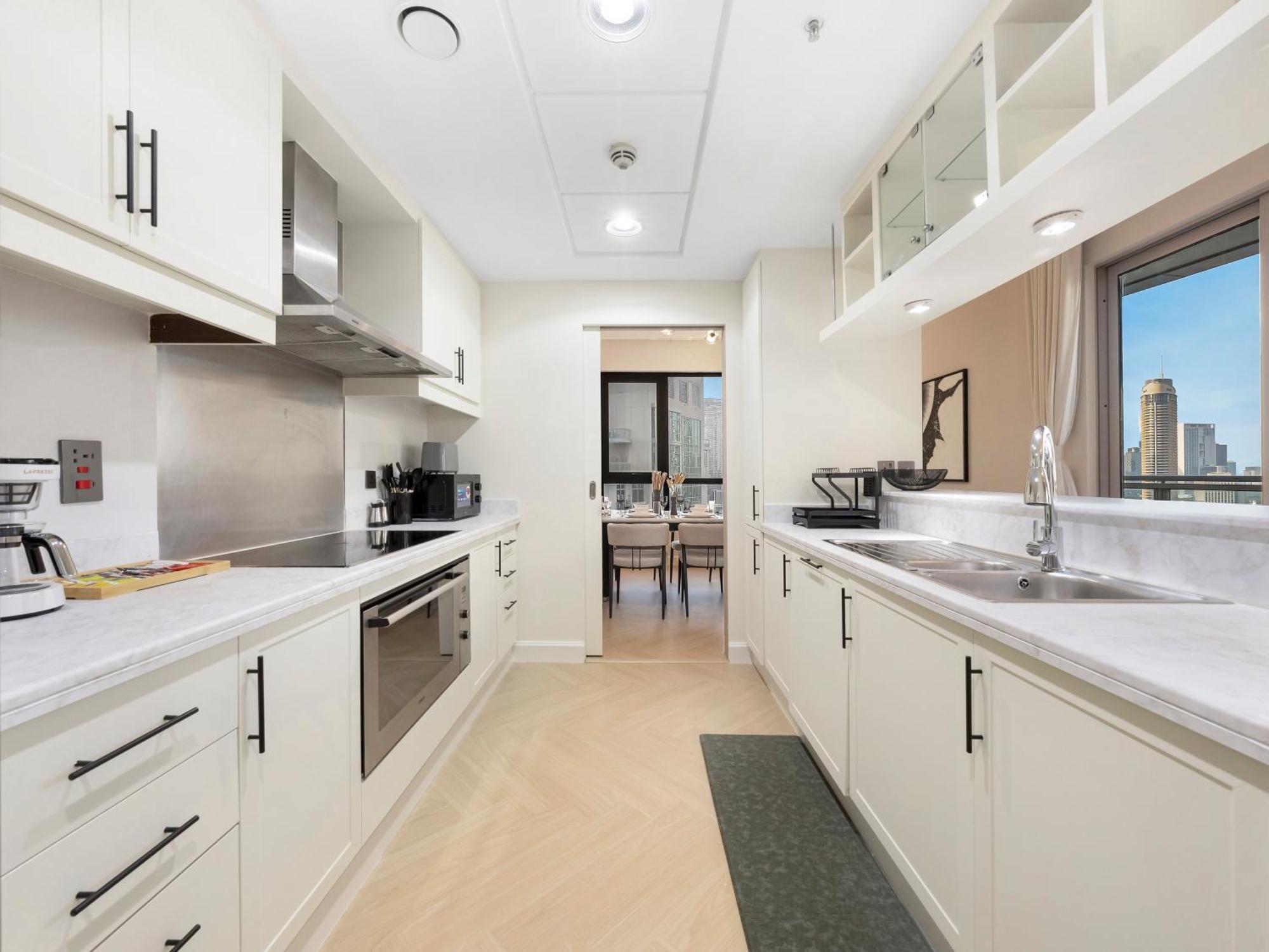 4 Bhk In Downtown With Iconic Burj Khalifa Views, 2 Minutes Walk To Dubai Mall Apartment