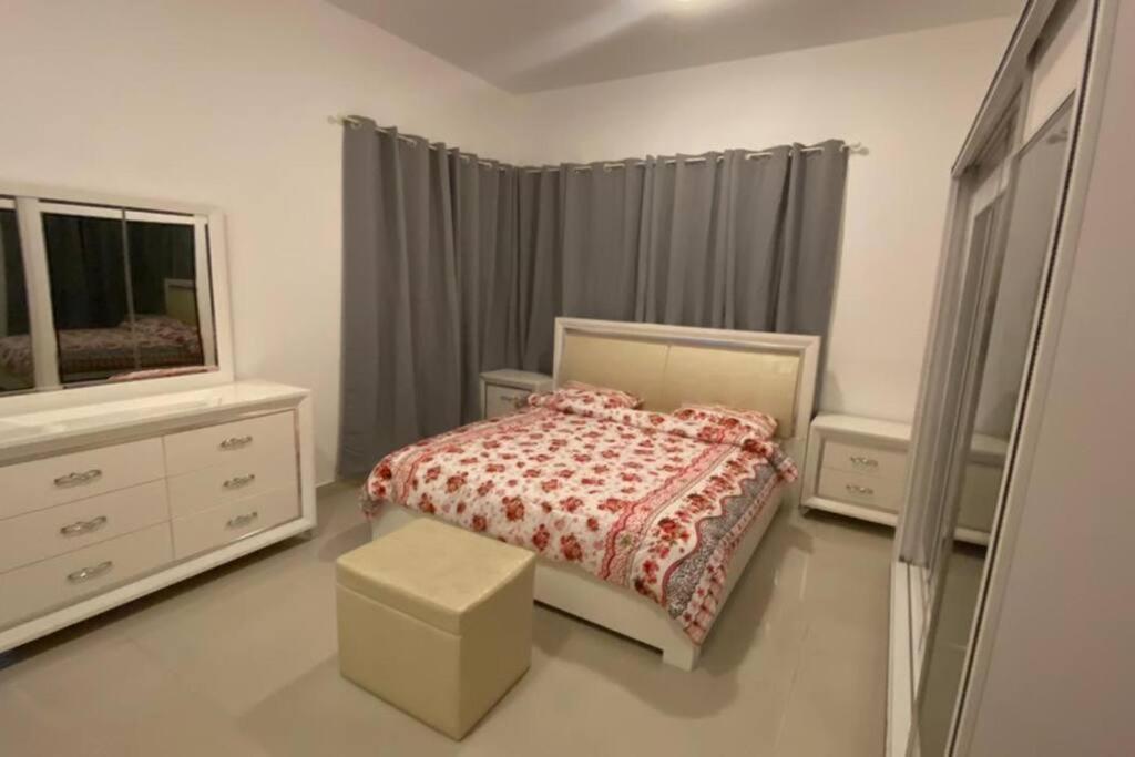 2 Bedroom With 4 King Size Beds Apartment Dubai