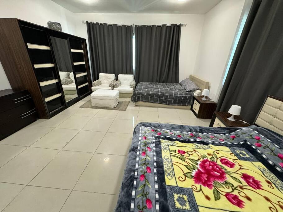 2 Bedroom With 4 King Size Beds Apartment *